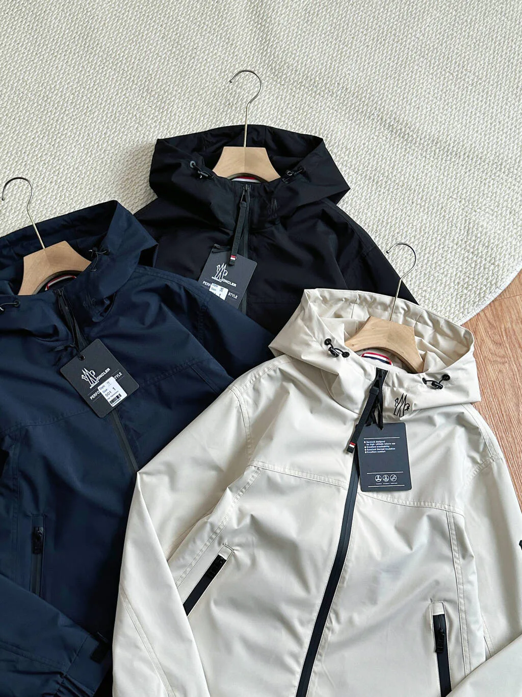 Куртки И Пуховики Мужские Moncler 11411673