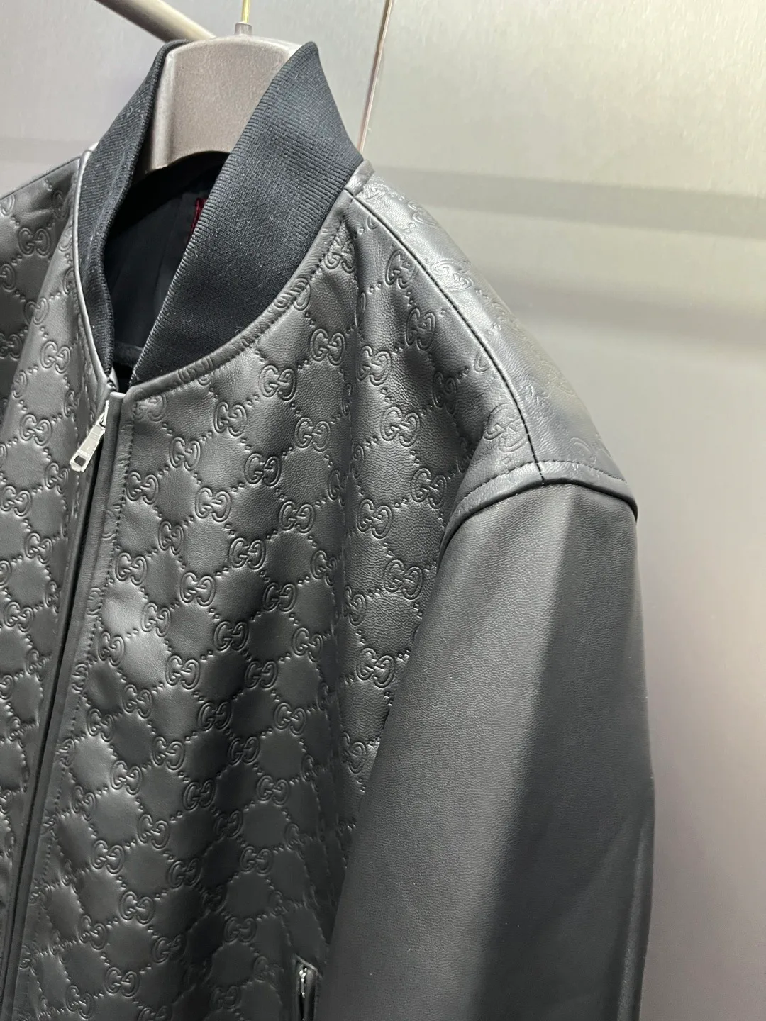 Кожаные Куртки И Дублёнки Мужские Gucci 444239