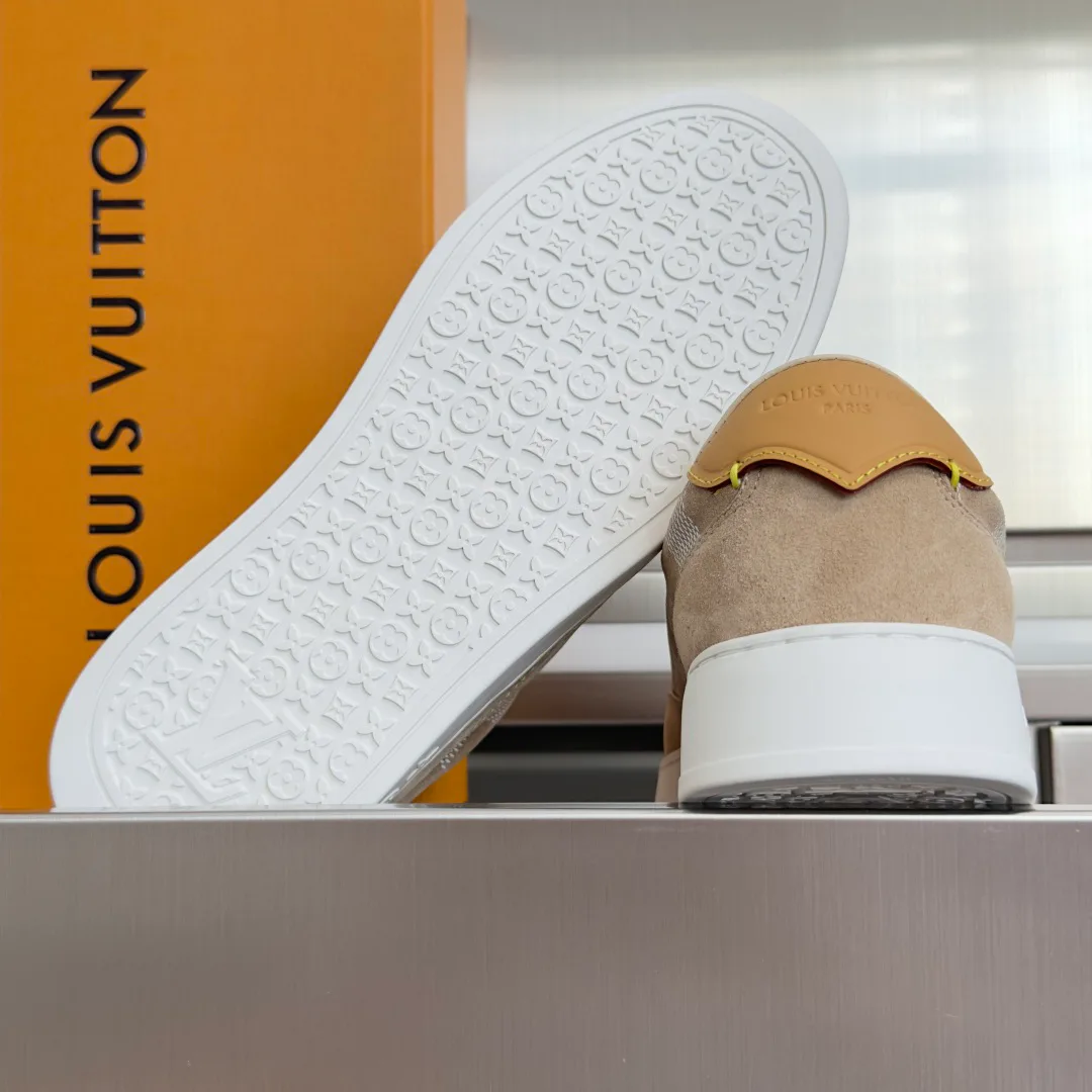 Кроссовки Женские Louis Vuitton 17950377