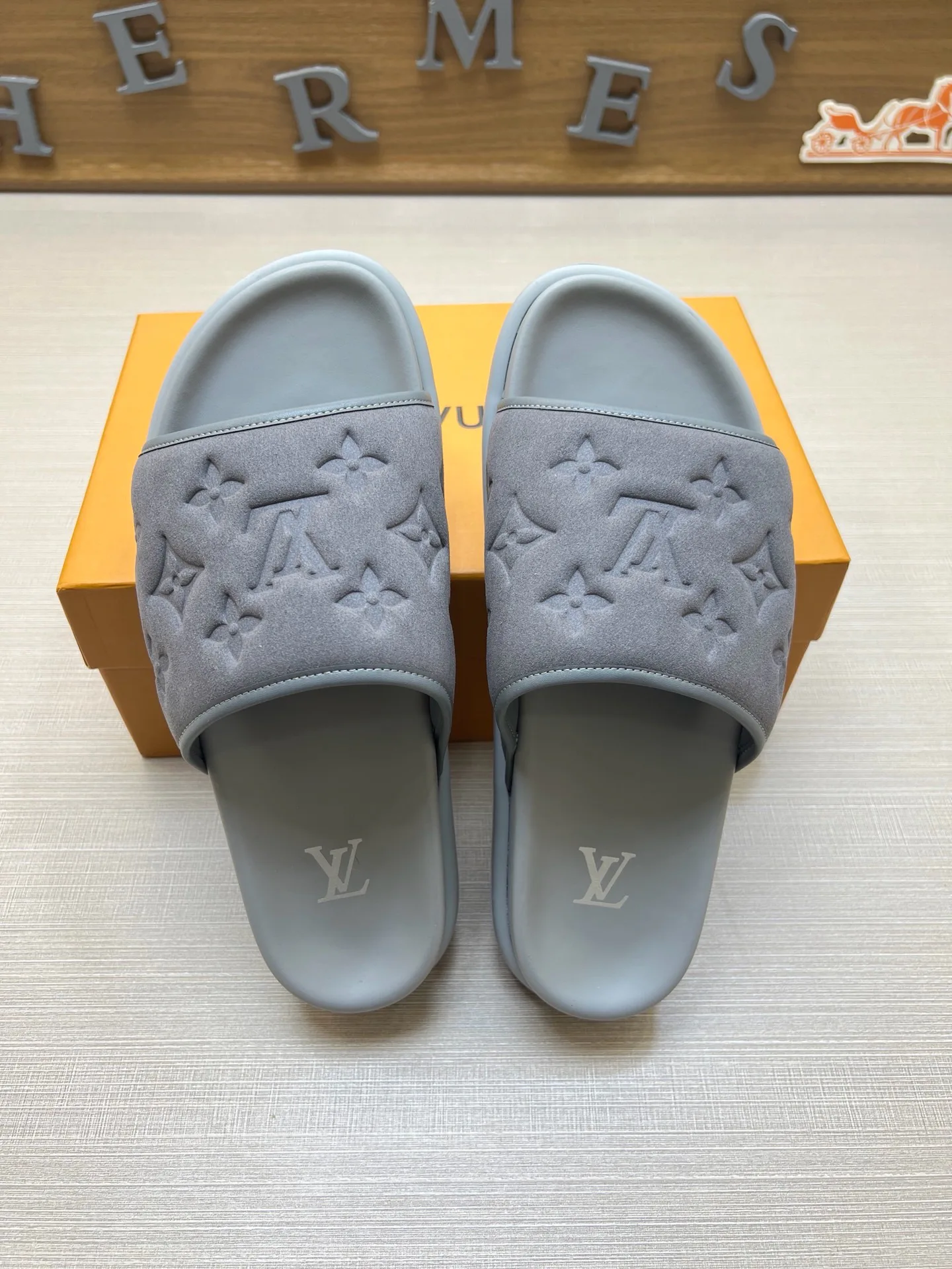 Шлепанцы Женские Louis Vuitton 18011807