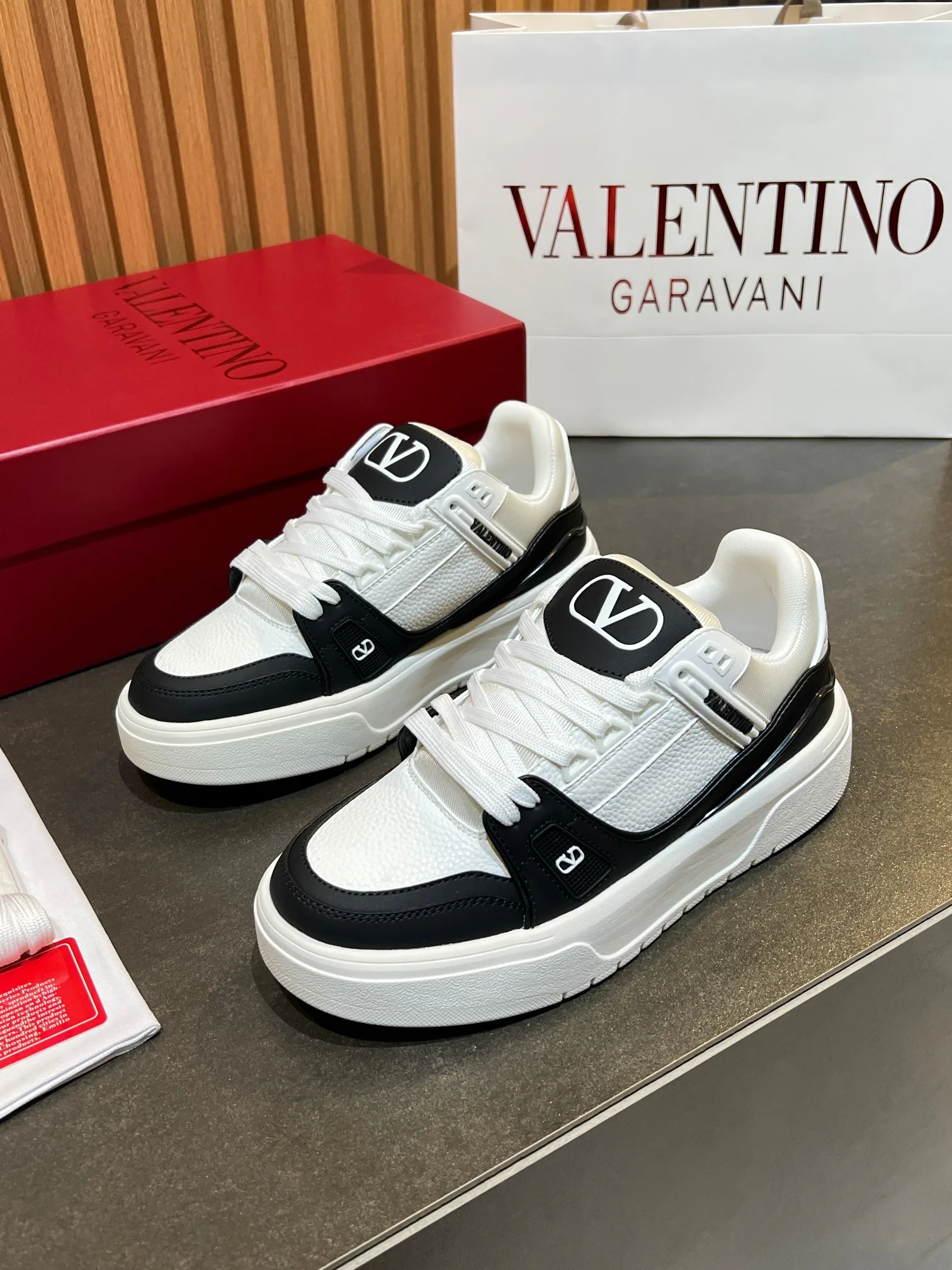 Кроссовки Женские Valentino 11575957