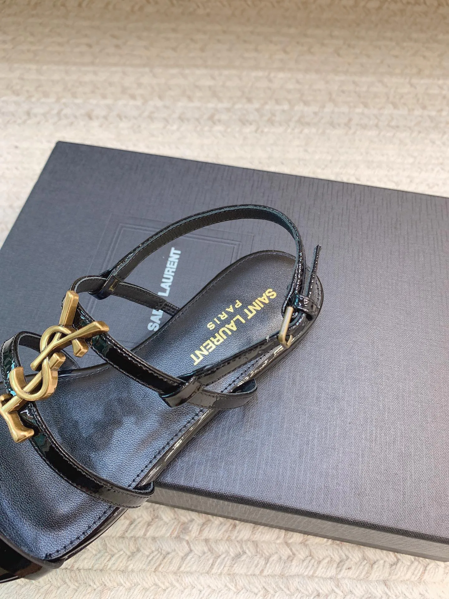 Сандалии Женские Saint Laurent 23864