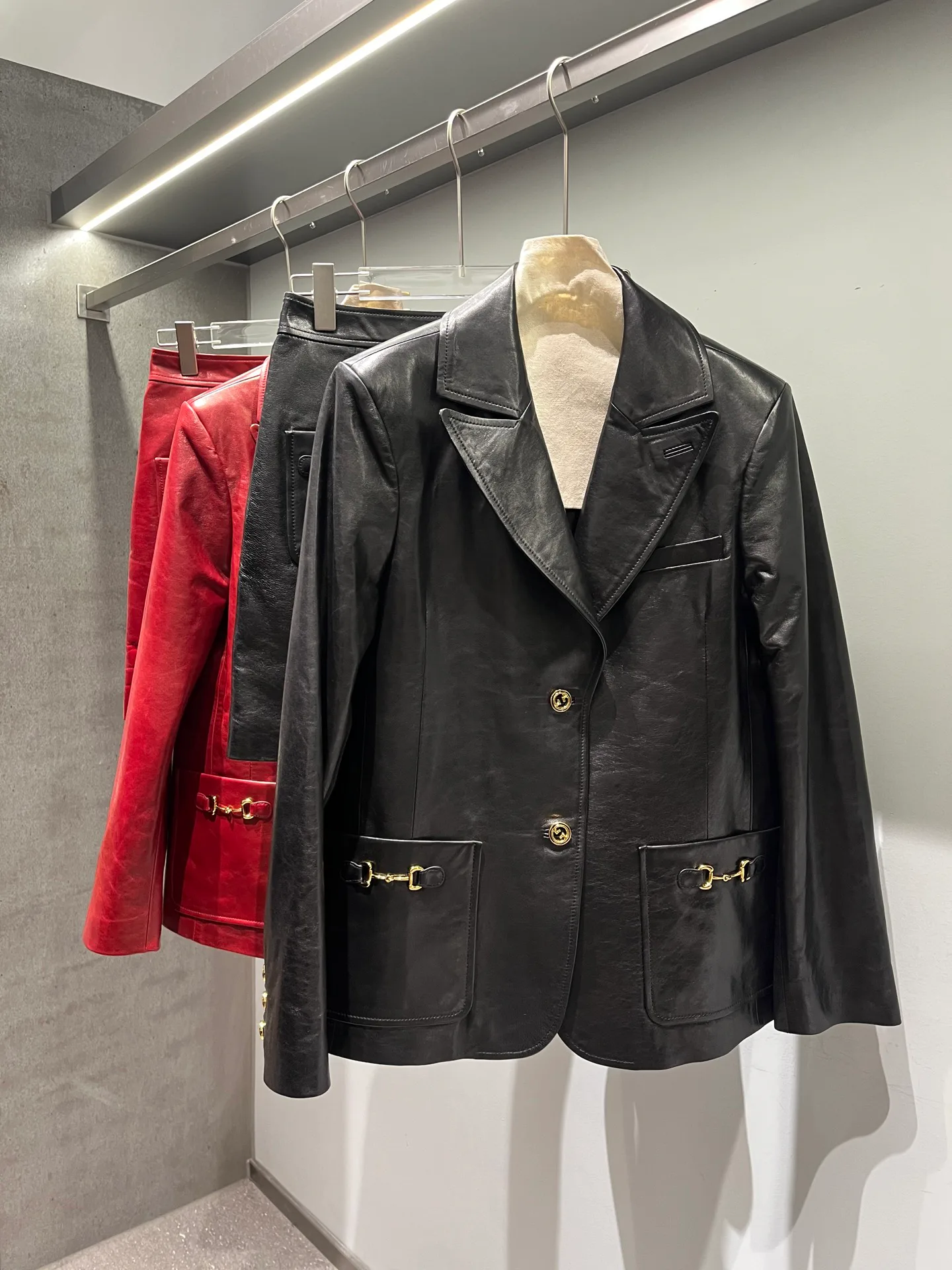 Кожаные Куртки И Дублёнки Женские Gucci 18064727