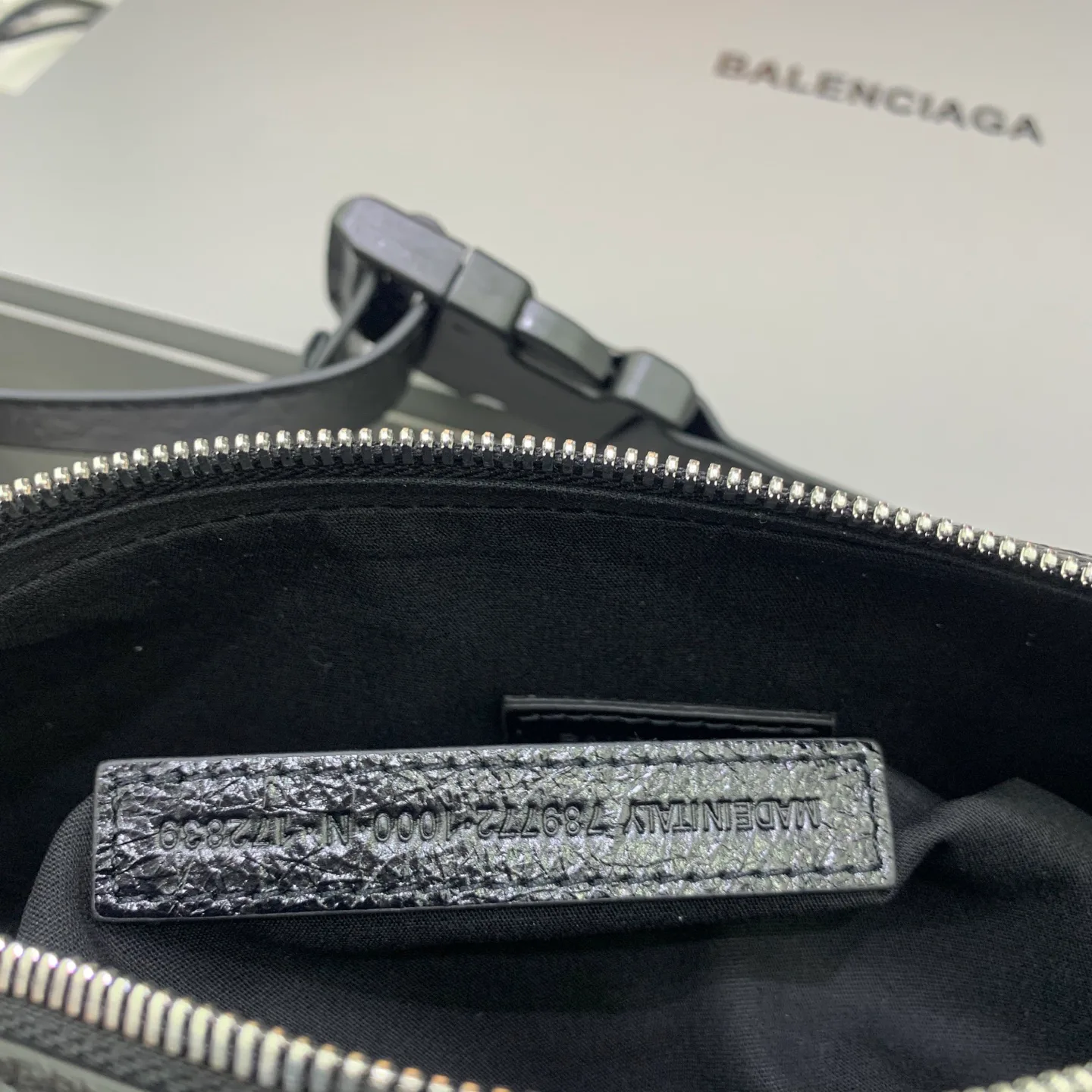Сумки На Ремне Женские Balenciaga 11479380