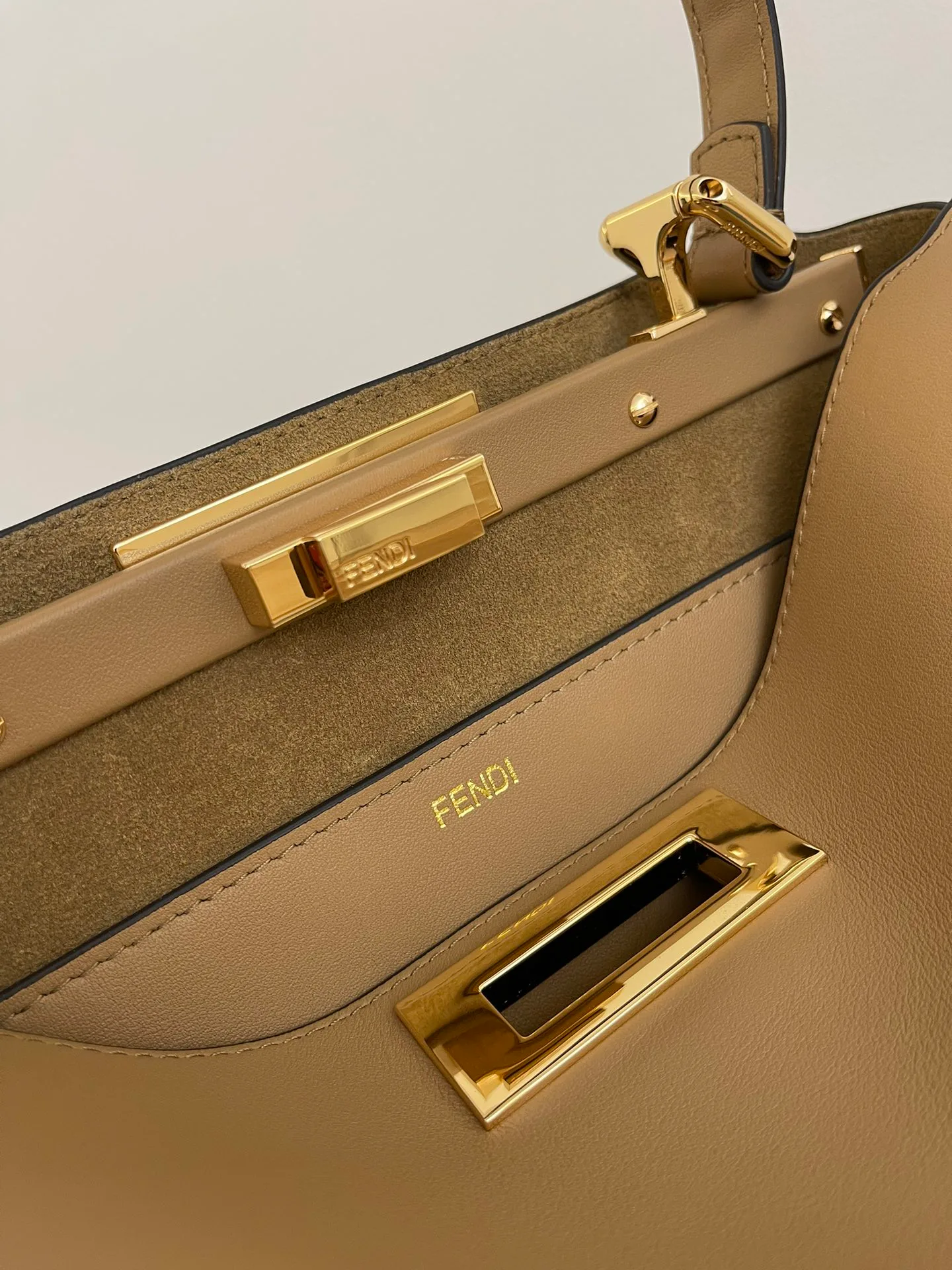 Классические Сумки Женские Fendi 13546274