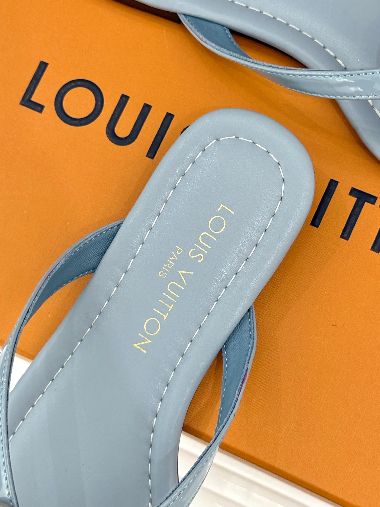 Шлепанцы Женские Louis Vuitton 17596992