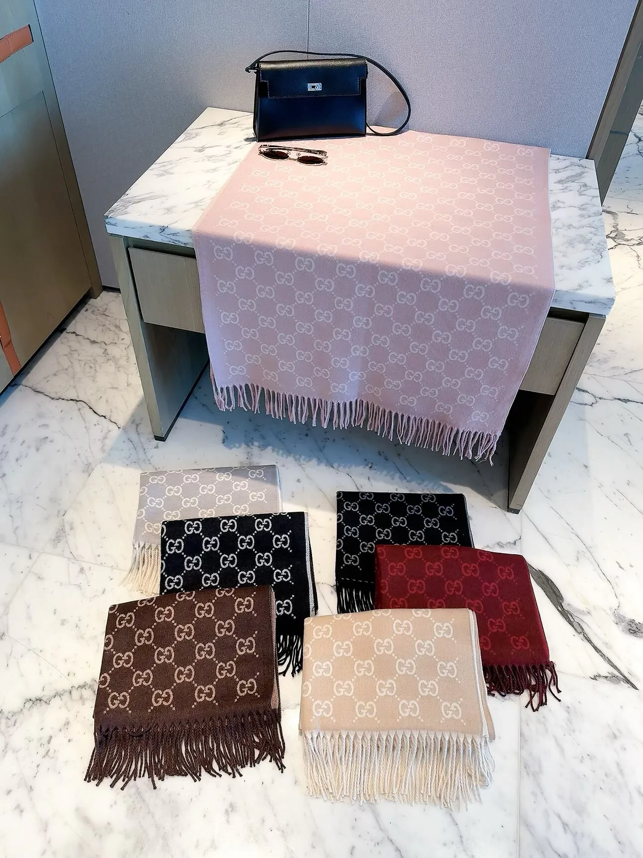 Шарфы Gucci 18322553