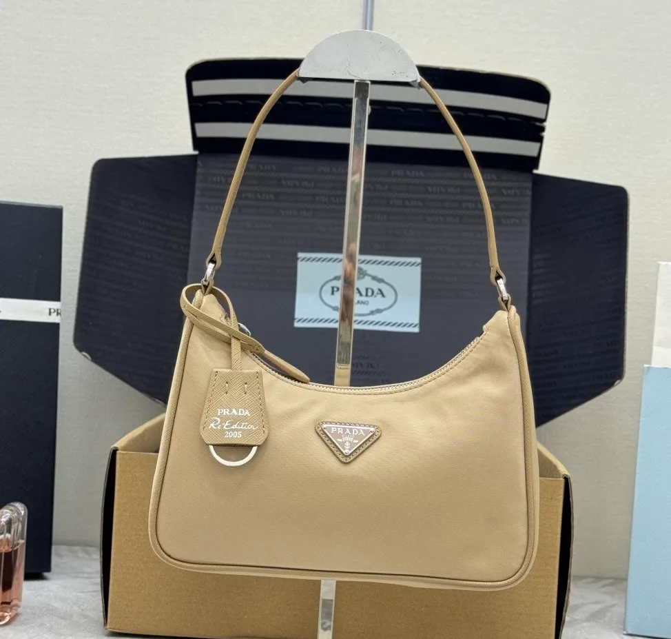 Сумки На Ремне Женские Prada 11682044