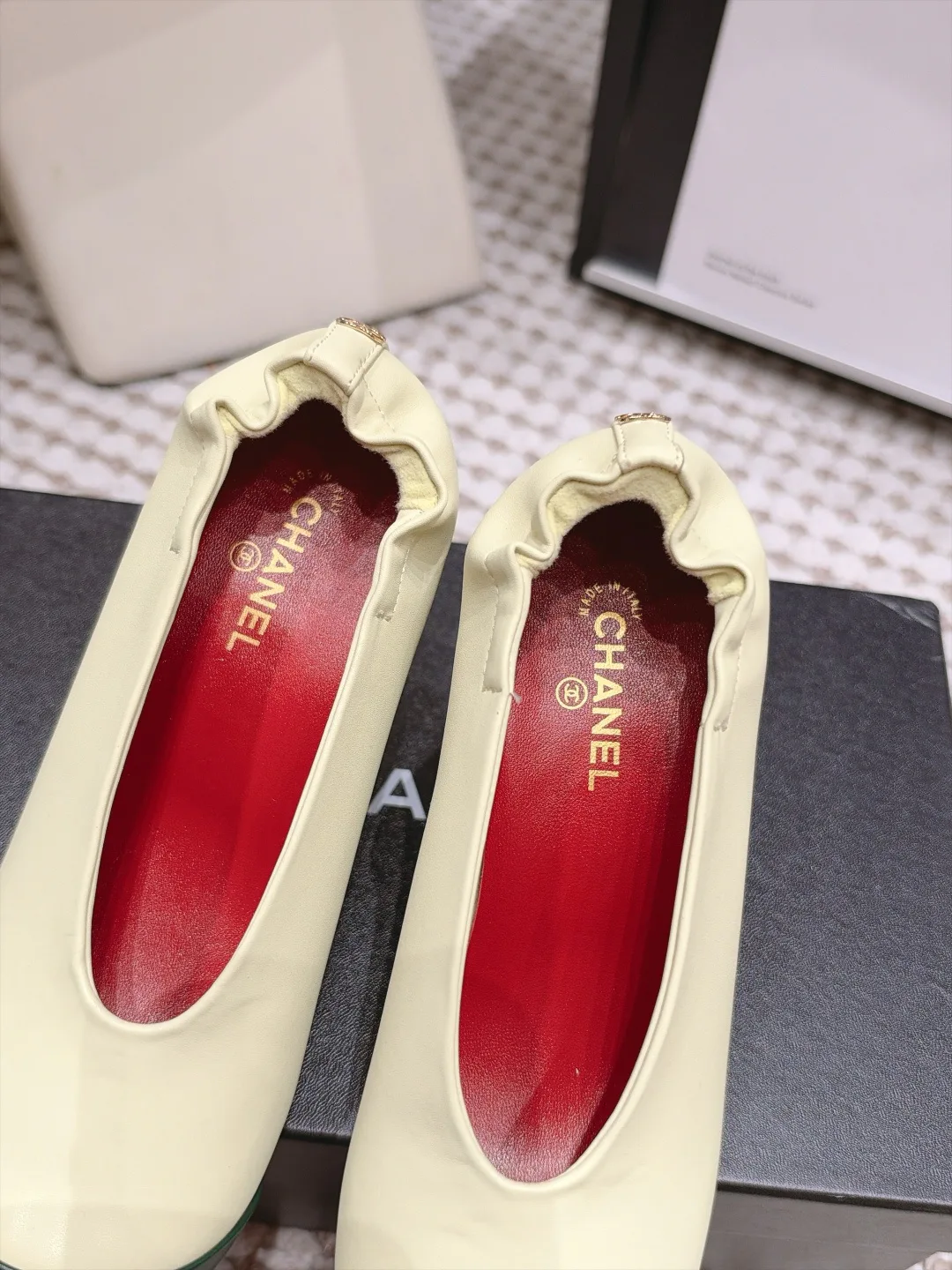 Туфли Женские Chanel 19668252