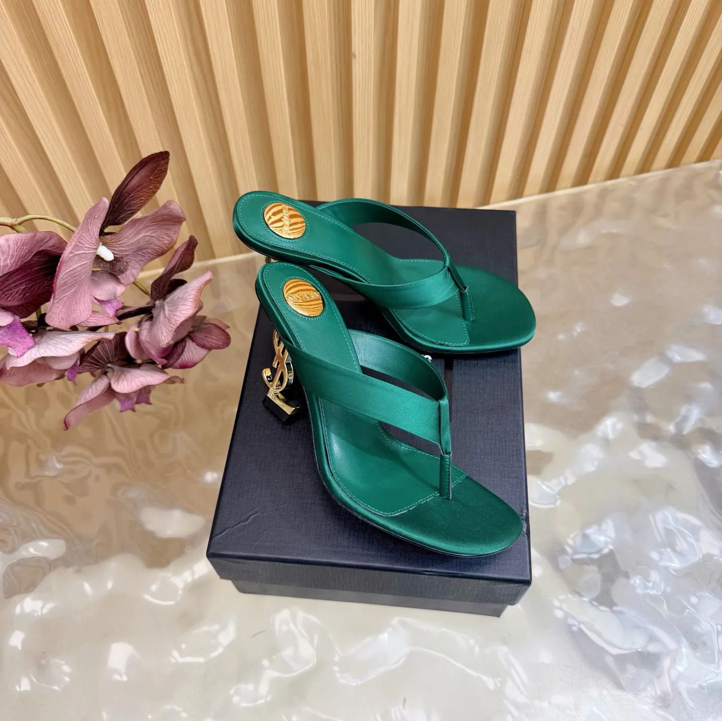 Шлепанцы Женские Saint Laurent 11660260