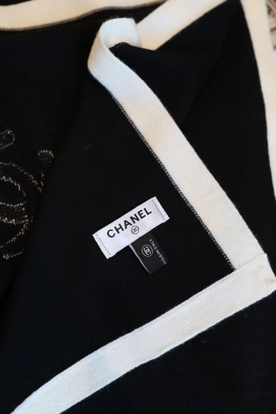 Шарфы Chanel 18127779