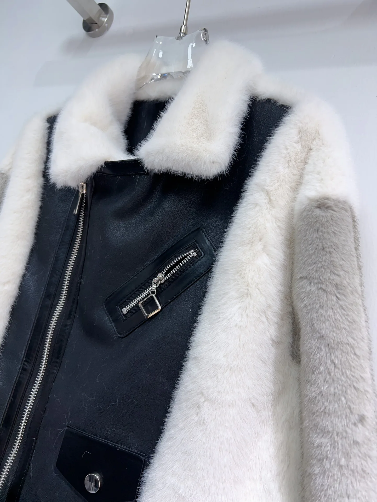 Кожаные Куртки И Дублёнки Женские Fendi 856080