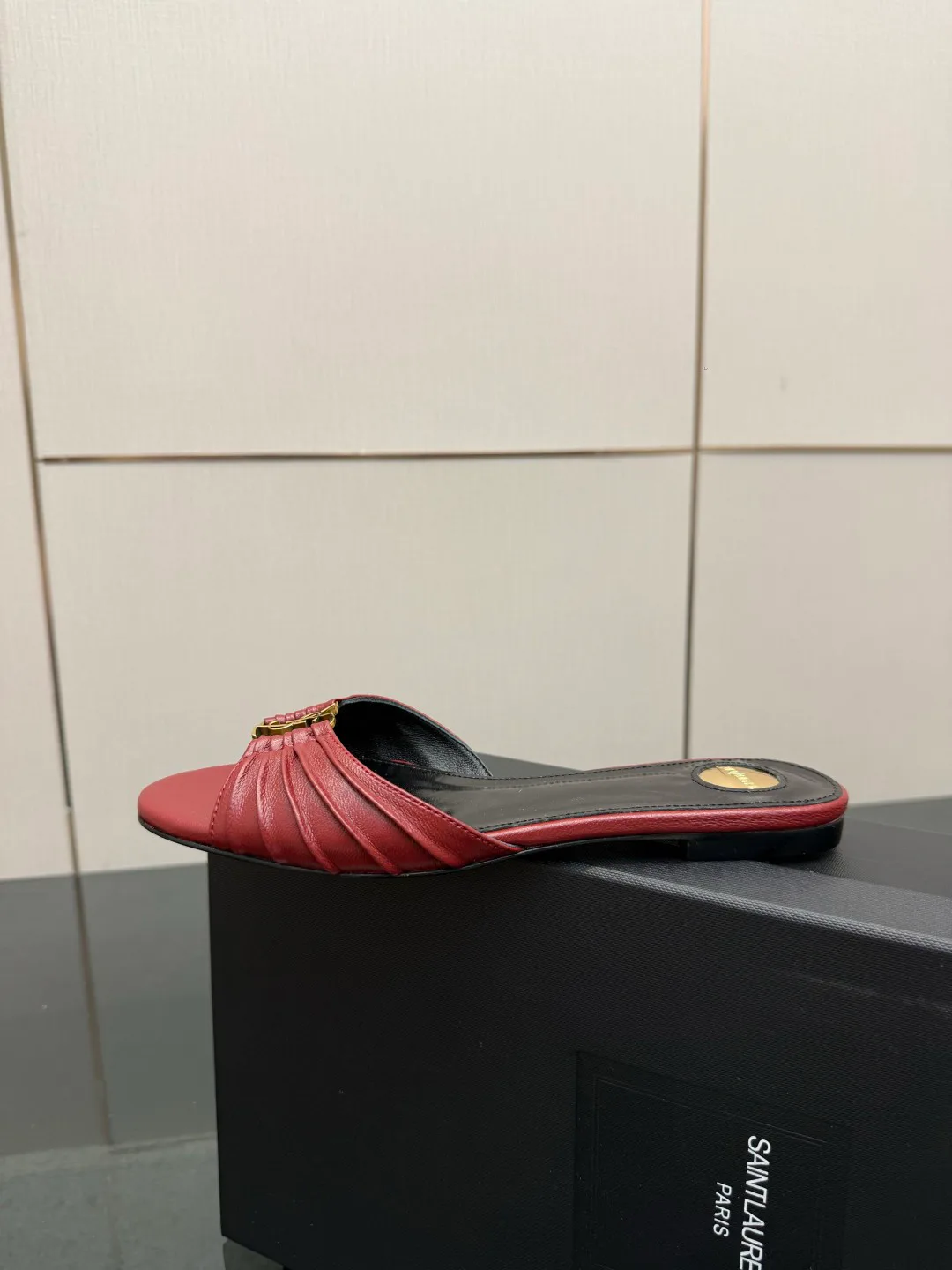 Шлепанцы Женские Saint Laurent 11682311
