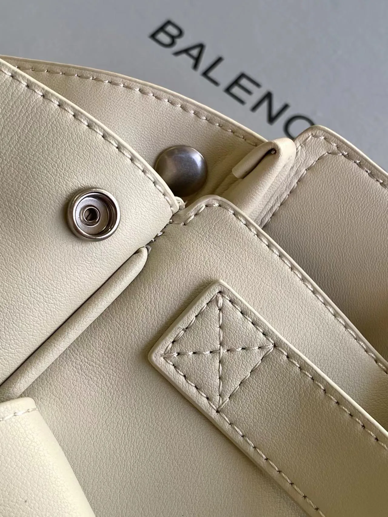 Сумки На Ремне Женские Balenciaga 84581