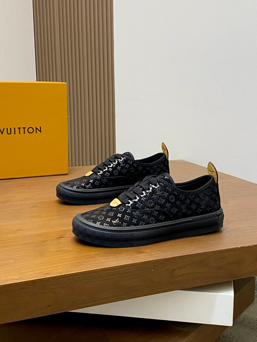 Кроссовки Мужские Louis Vuitton 18707519