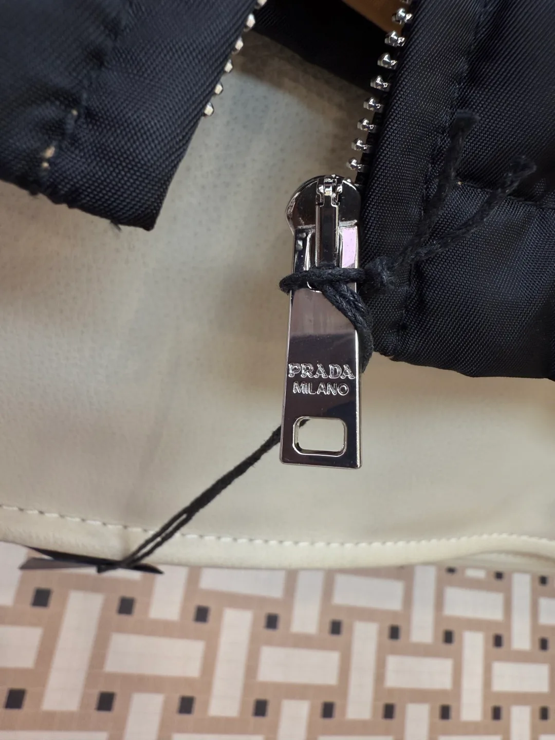 Куртки И Пуховики Женские Prada 19572384