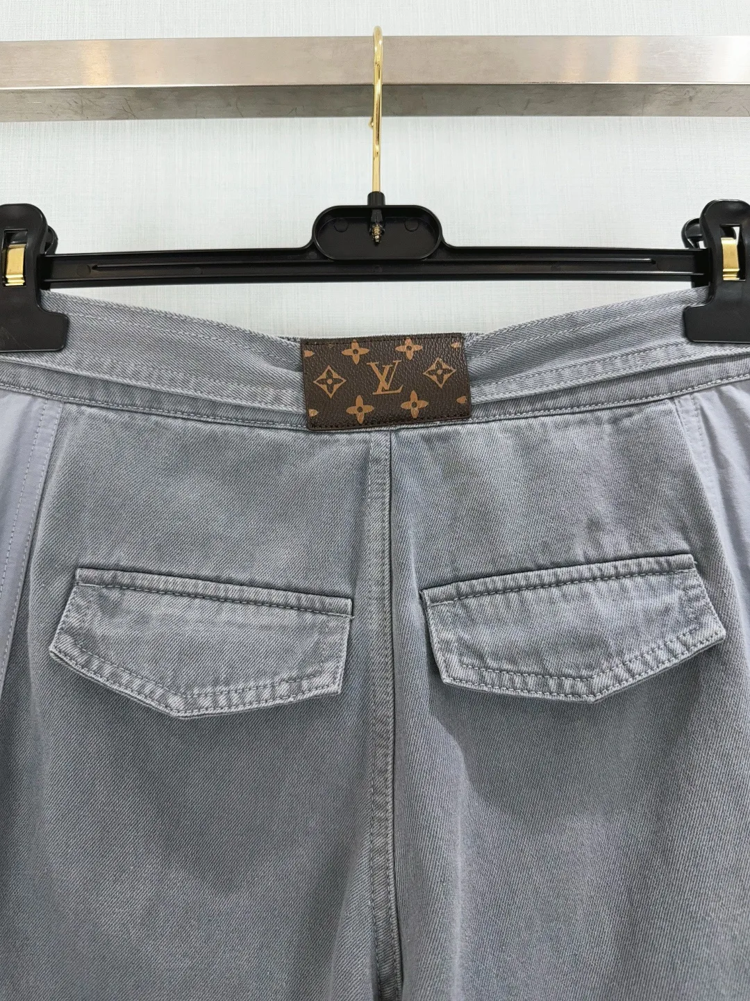 Джинсы Женские Louis Vuitton 17585079