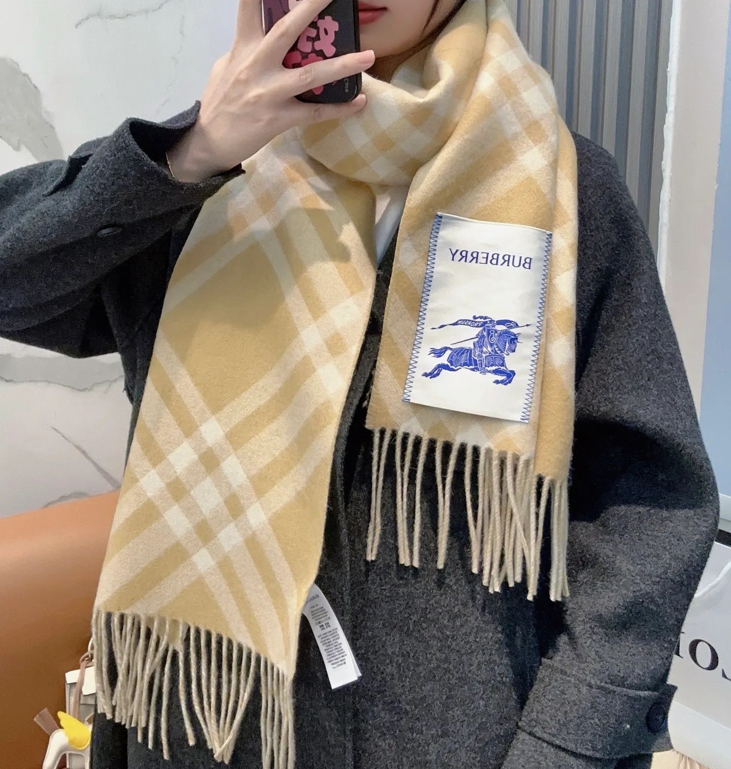 Шарфы Burberry 18105487