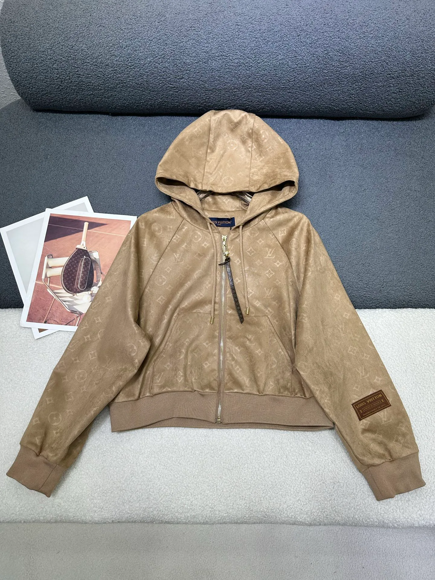 Куртки И Пуховики Женские Louis Vuitton 18594341