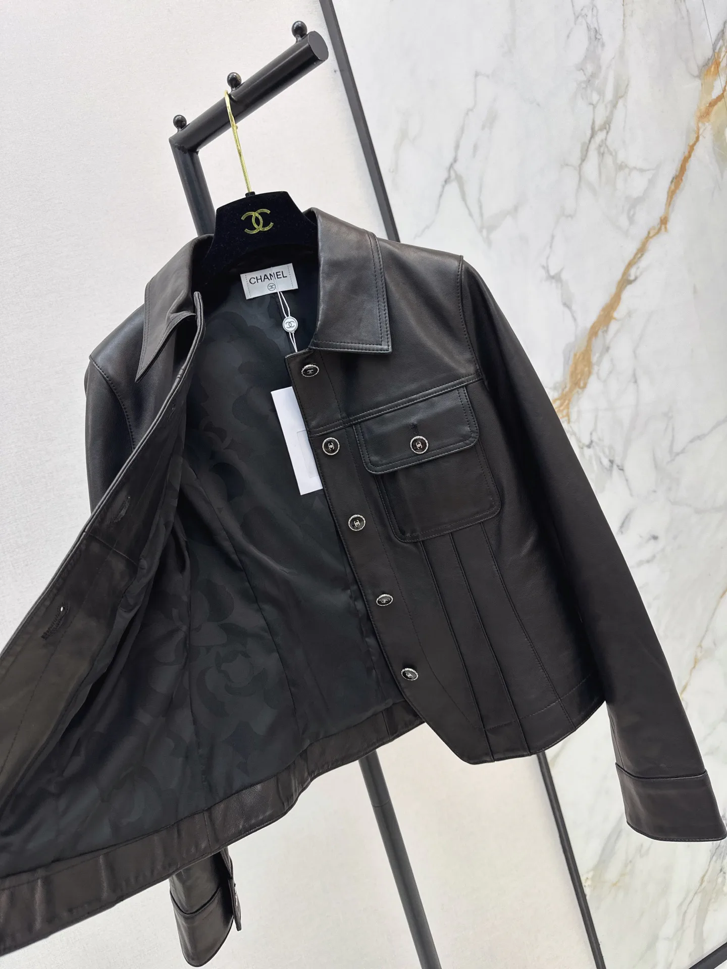 Кожаные Куртки И Дублёнки Женские Chanel 18173023