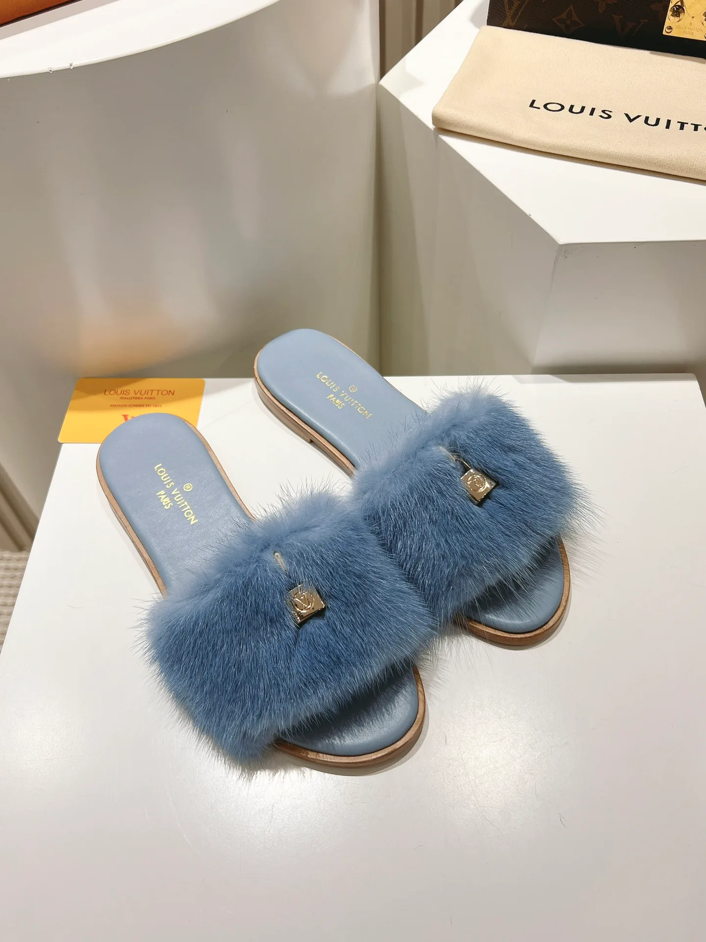 Шлепанцы Женские Louis Vuitton 11190727