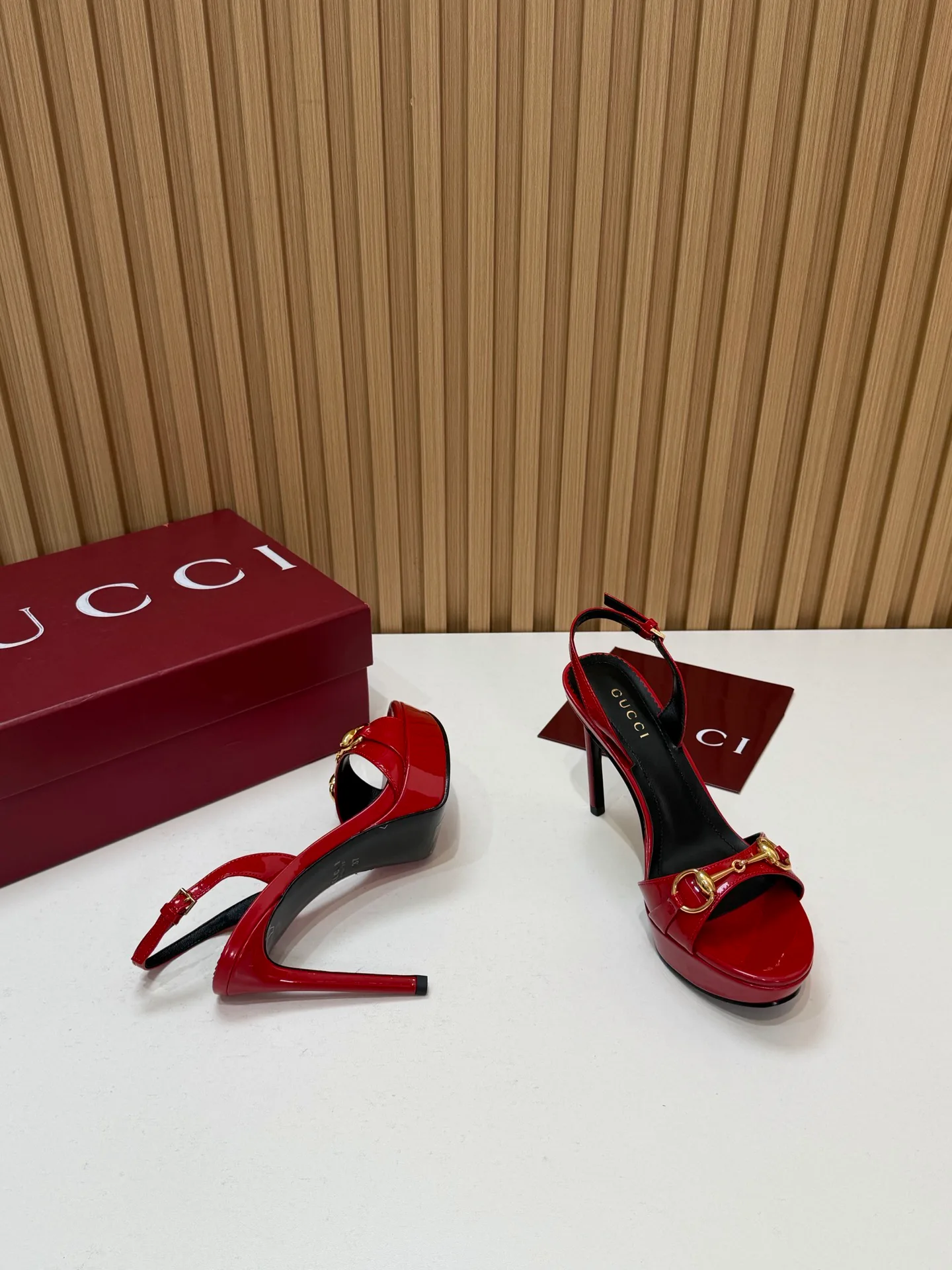 Босоножки Женские Gucci 18396259
