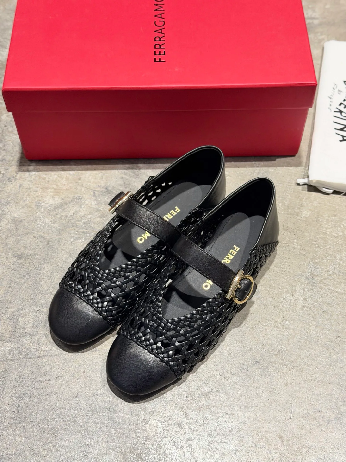 Балетки Женские Salvatore Ferragamo 17642560