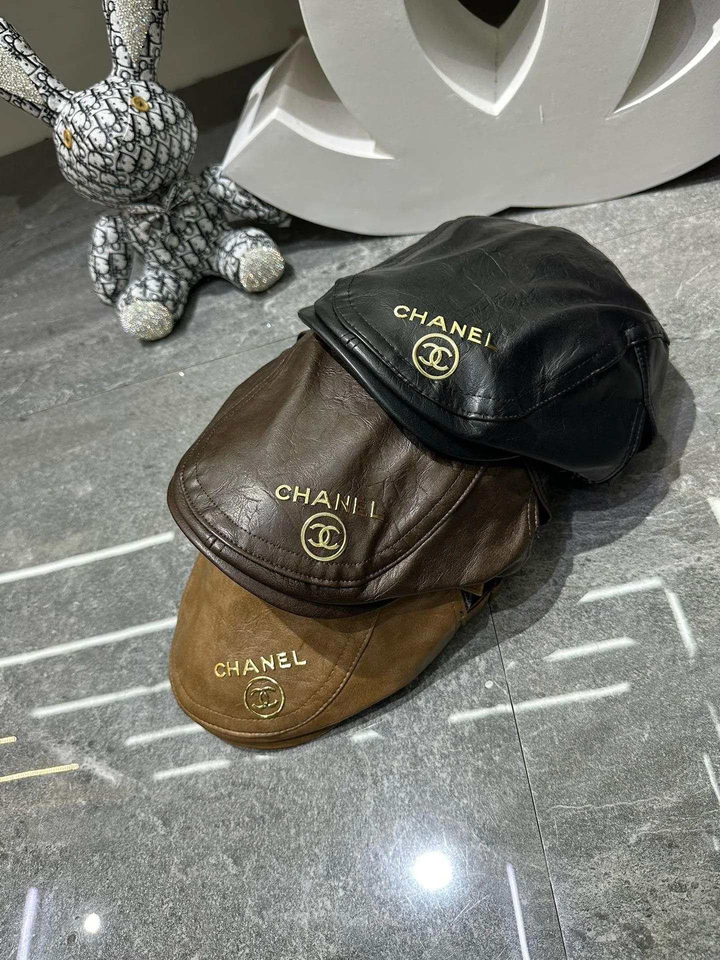 Головные Уборы Chanel 18105196