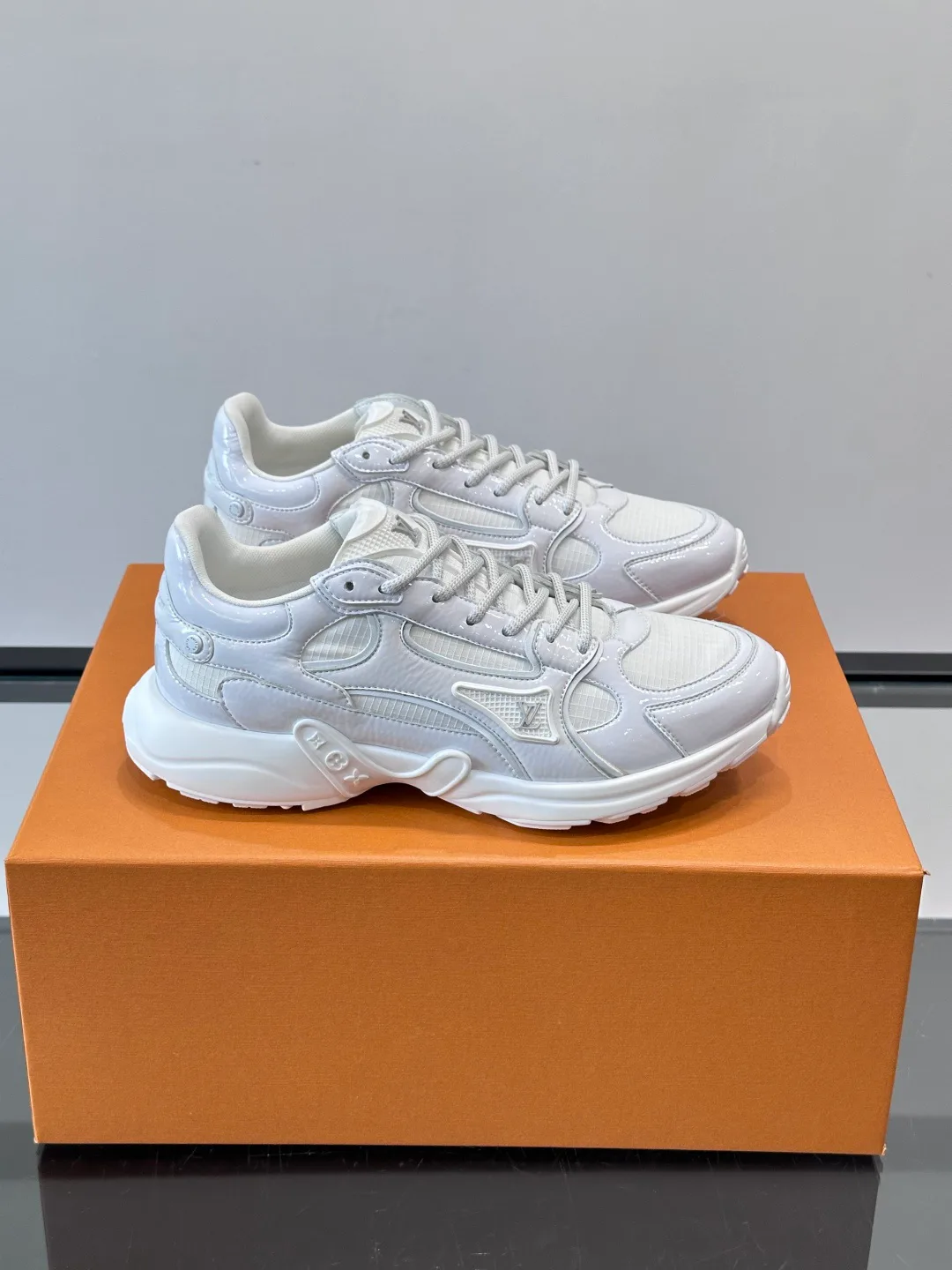 Кроссовки Женские Louis Vuitton 11688775