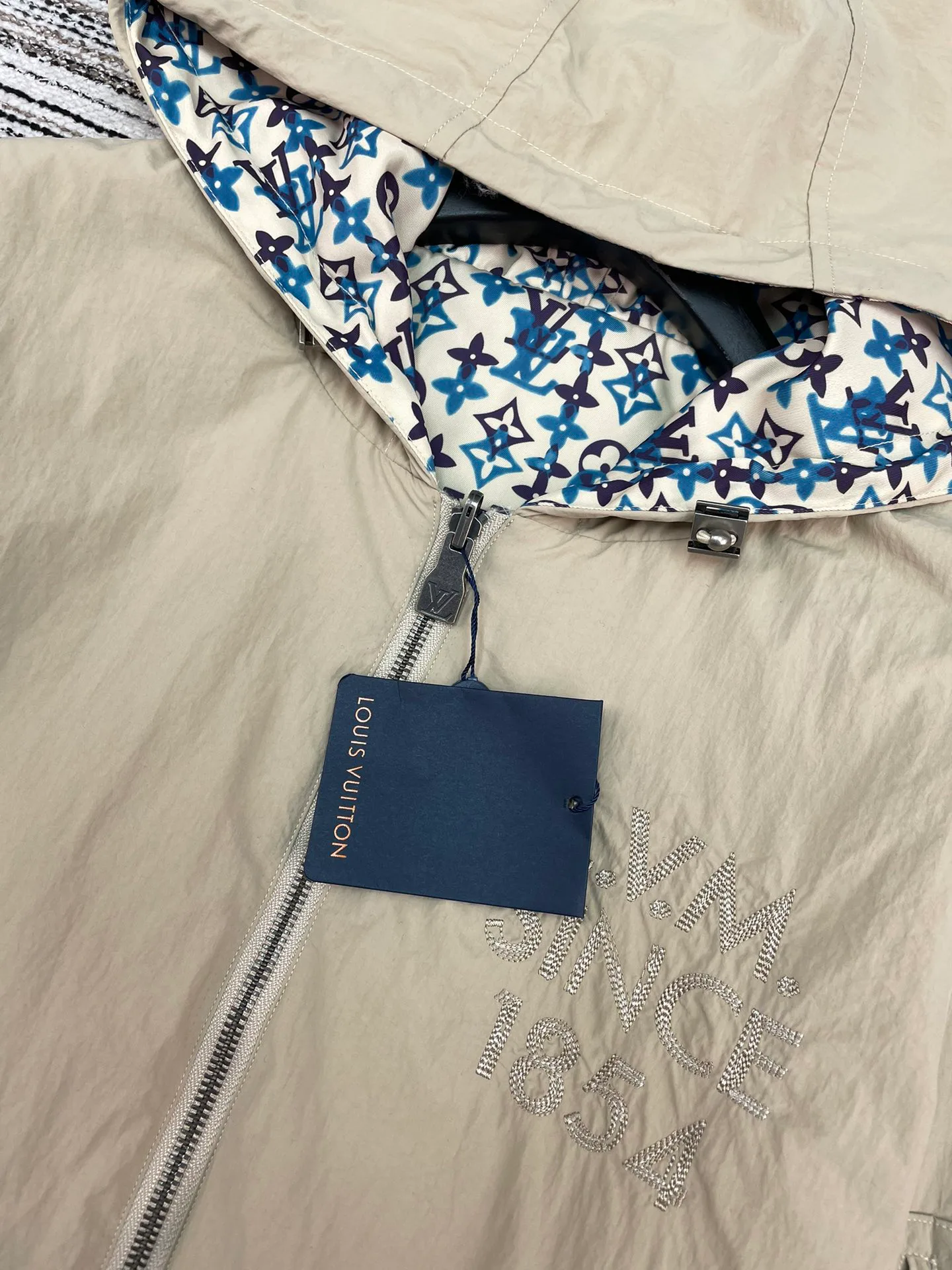 Куртки И Пуховики Женские Louis Vuitton 5895970