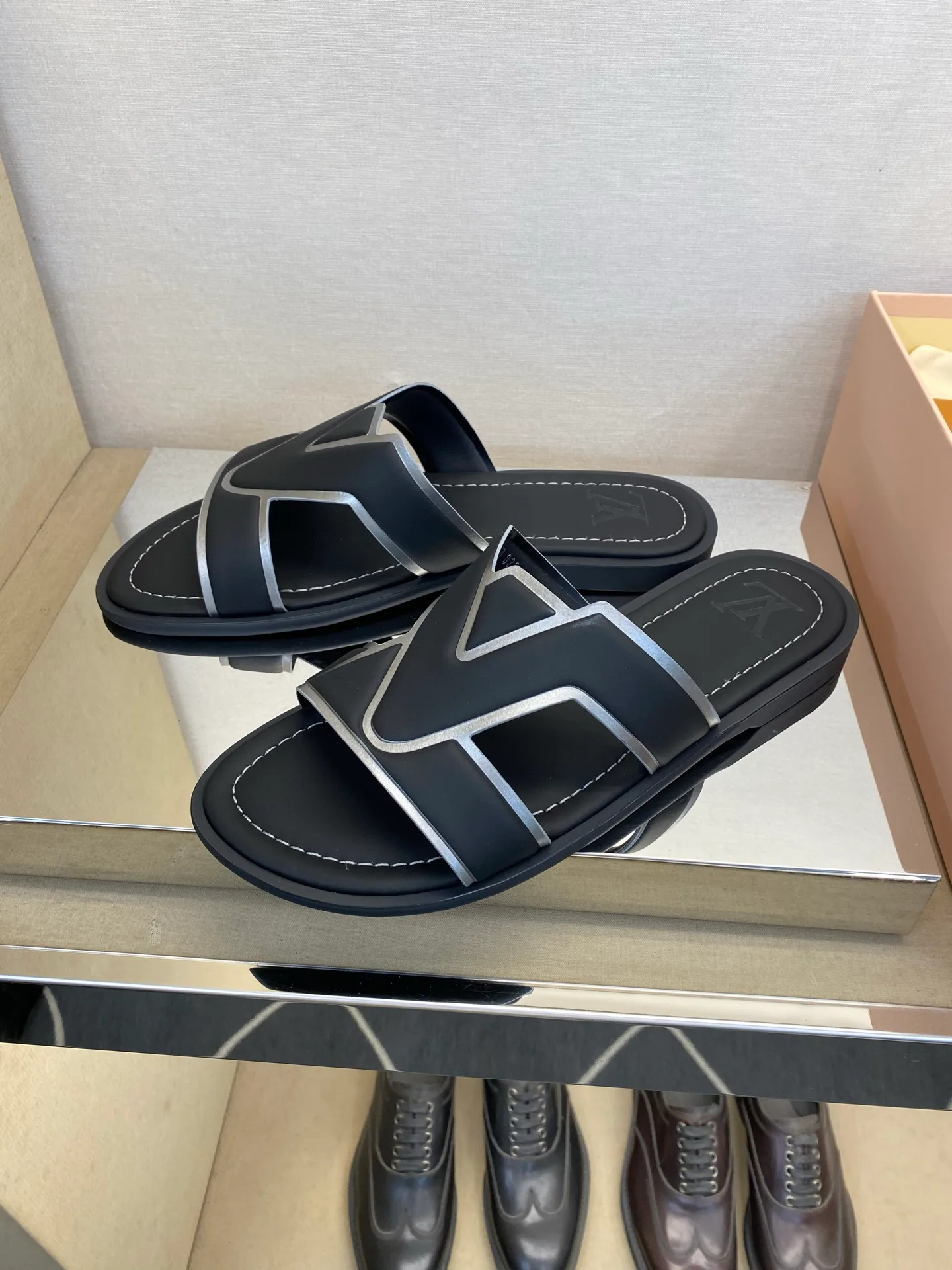 Шлепанцы Мужские Louis Vuitton 13080176