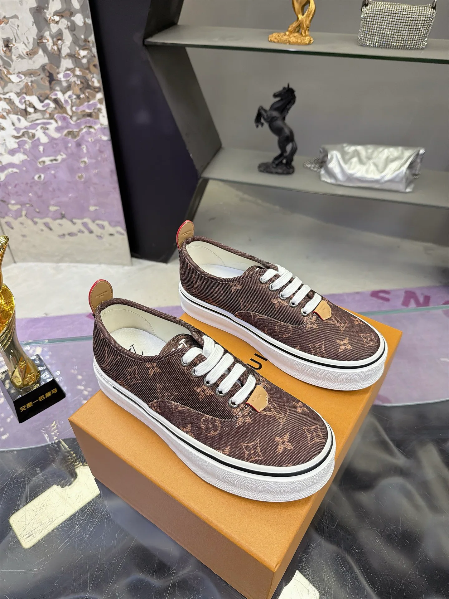 Кроссовки Мужские Louis Vuitton 17930902