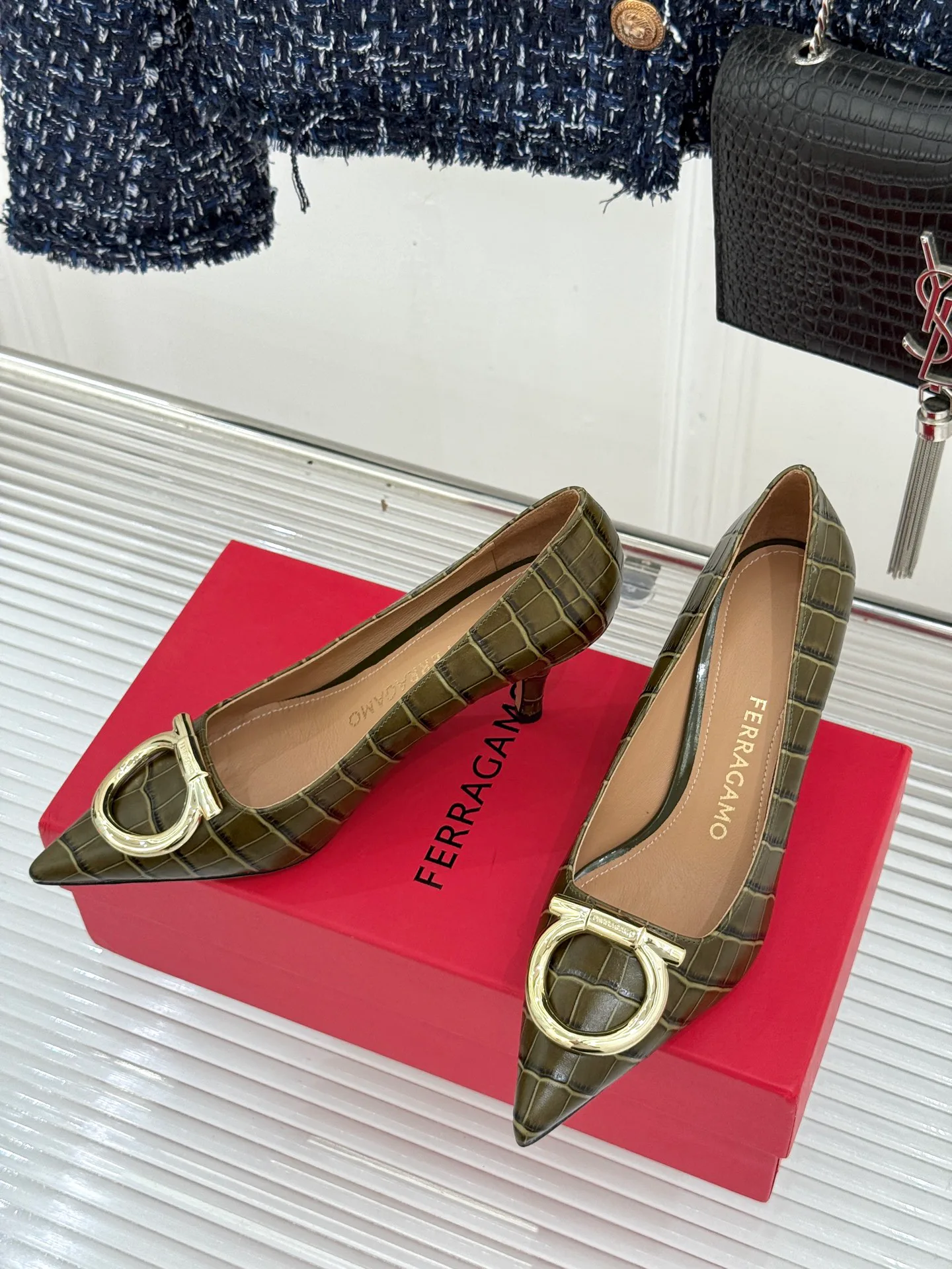 Туфли Женские Salvatore Ferragamo 18104108