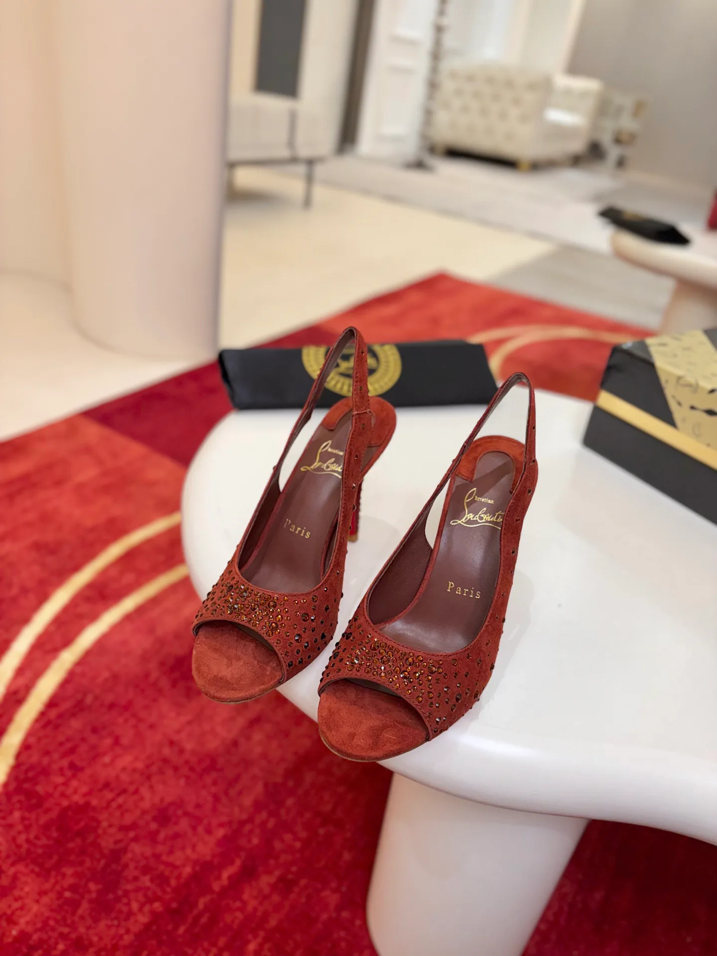 Босоножки Женские Christian Louboutin 18821548