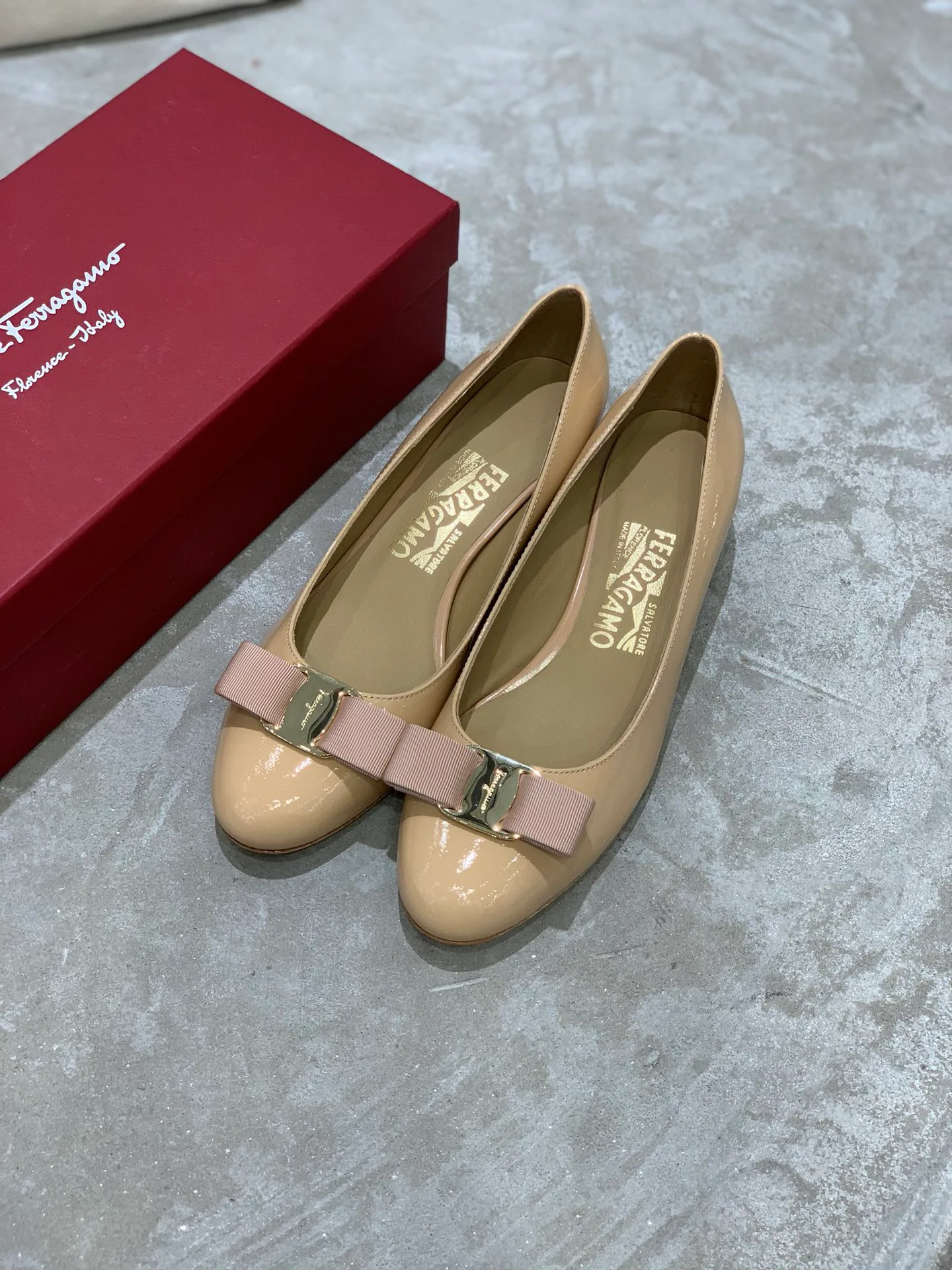 Балетки Женские Salvatore Ferragamo 18340674
