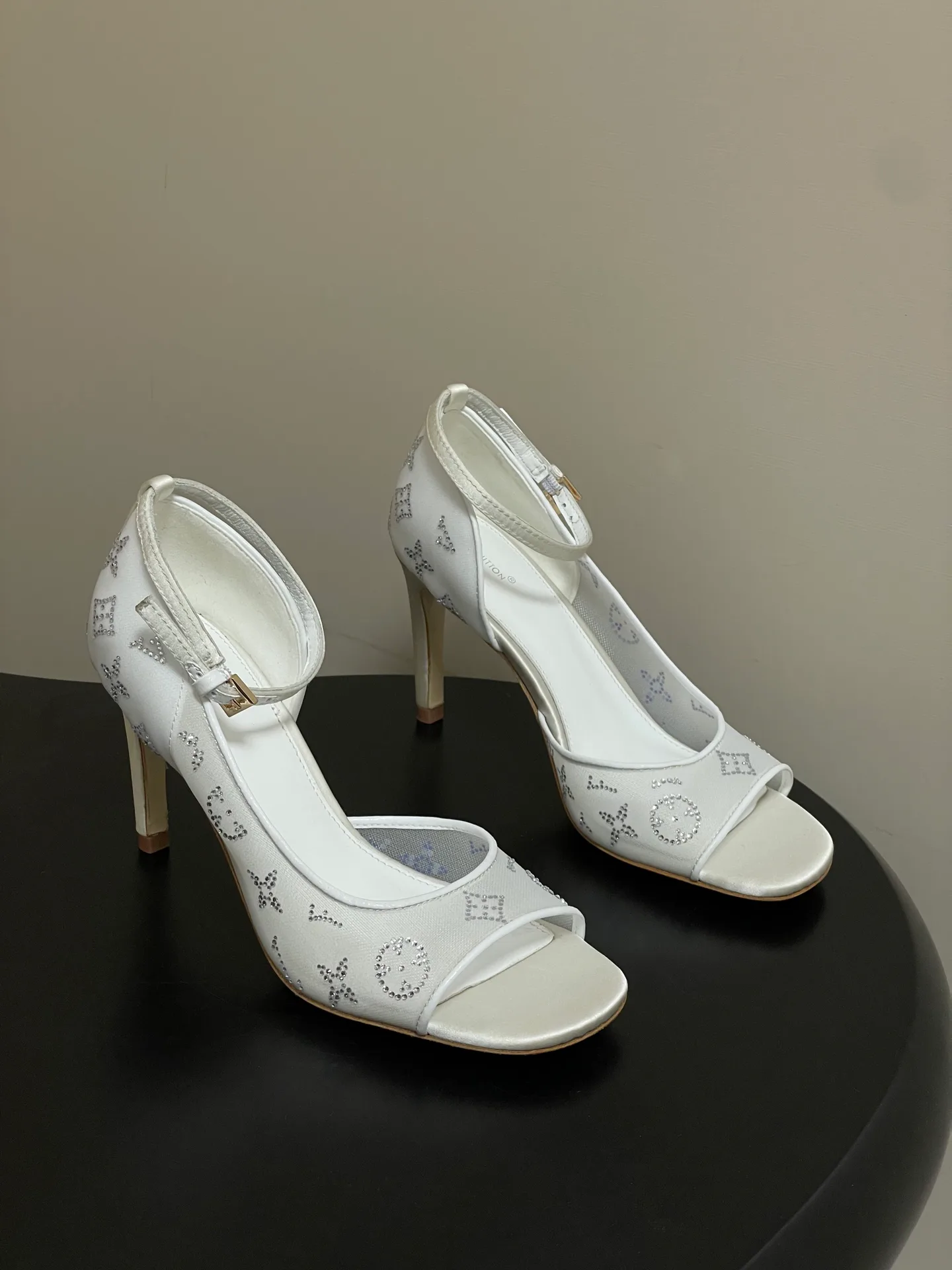 Босоножки Женские Louis Vuitton 11628683