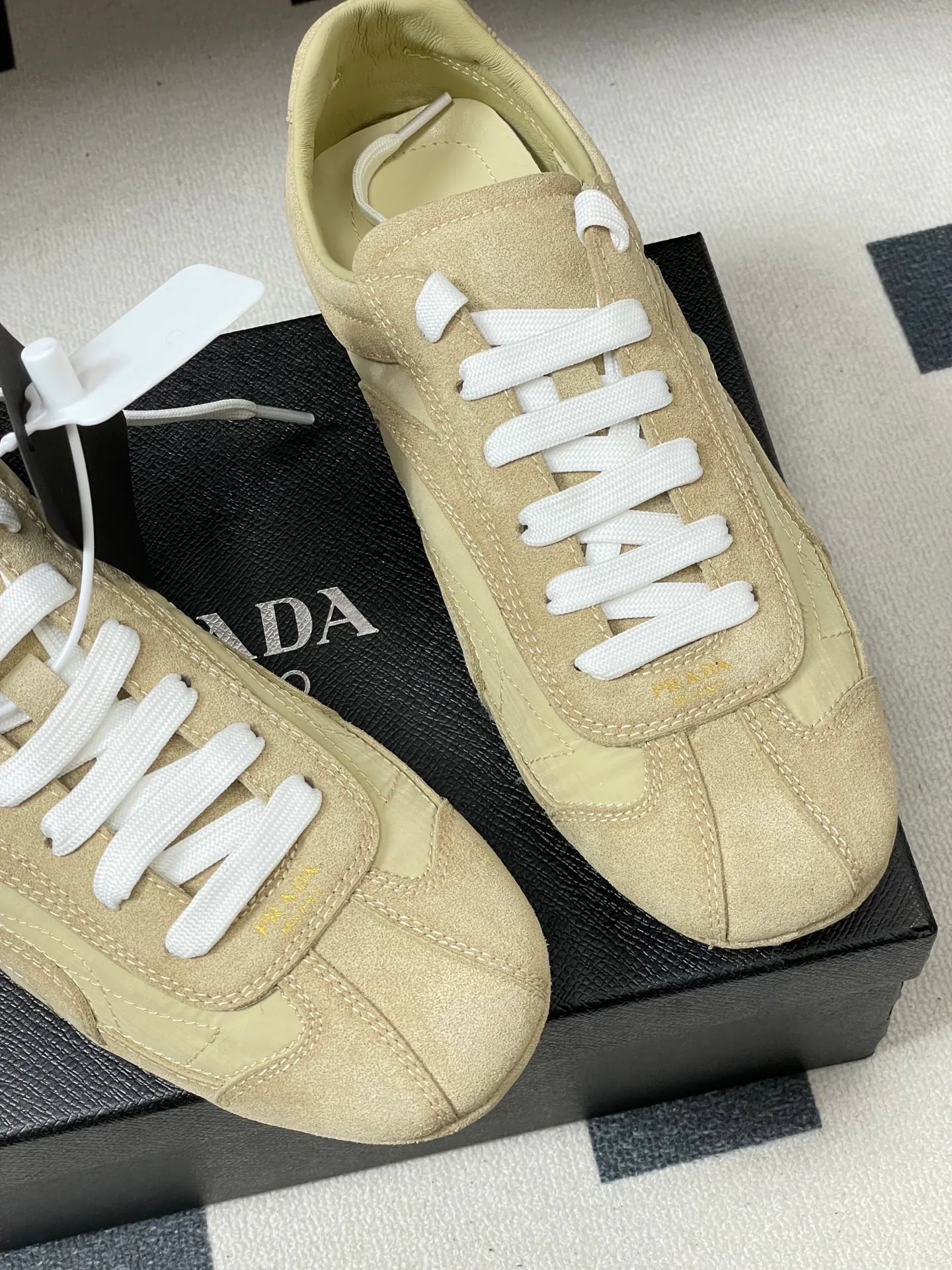 Кроссовки Женские Prada 12810935