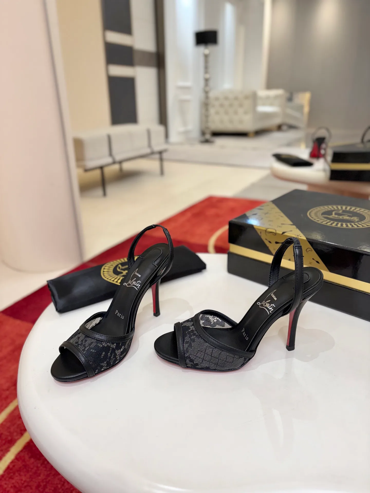 Босоножки Женские Christian Louboutin 19581788