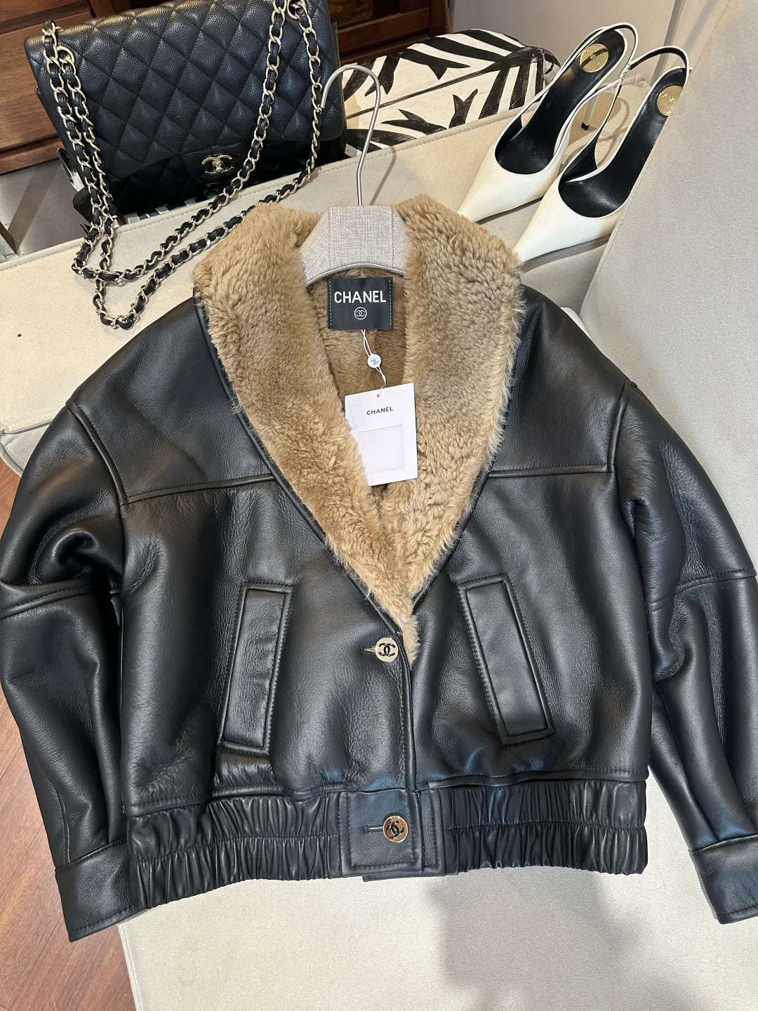 Кожаные Куртки И Дублёнки Женские Chanel 18721305
