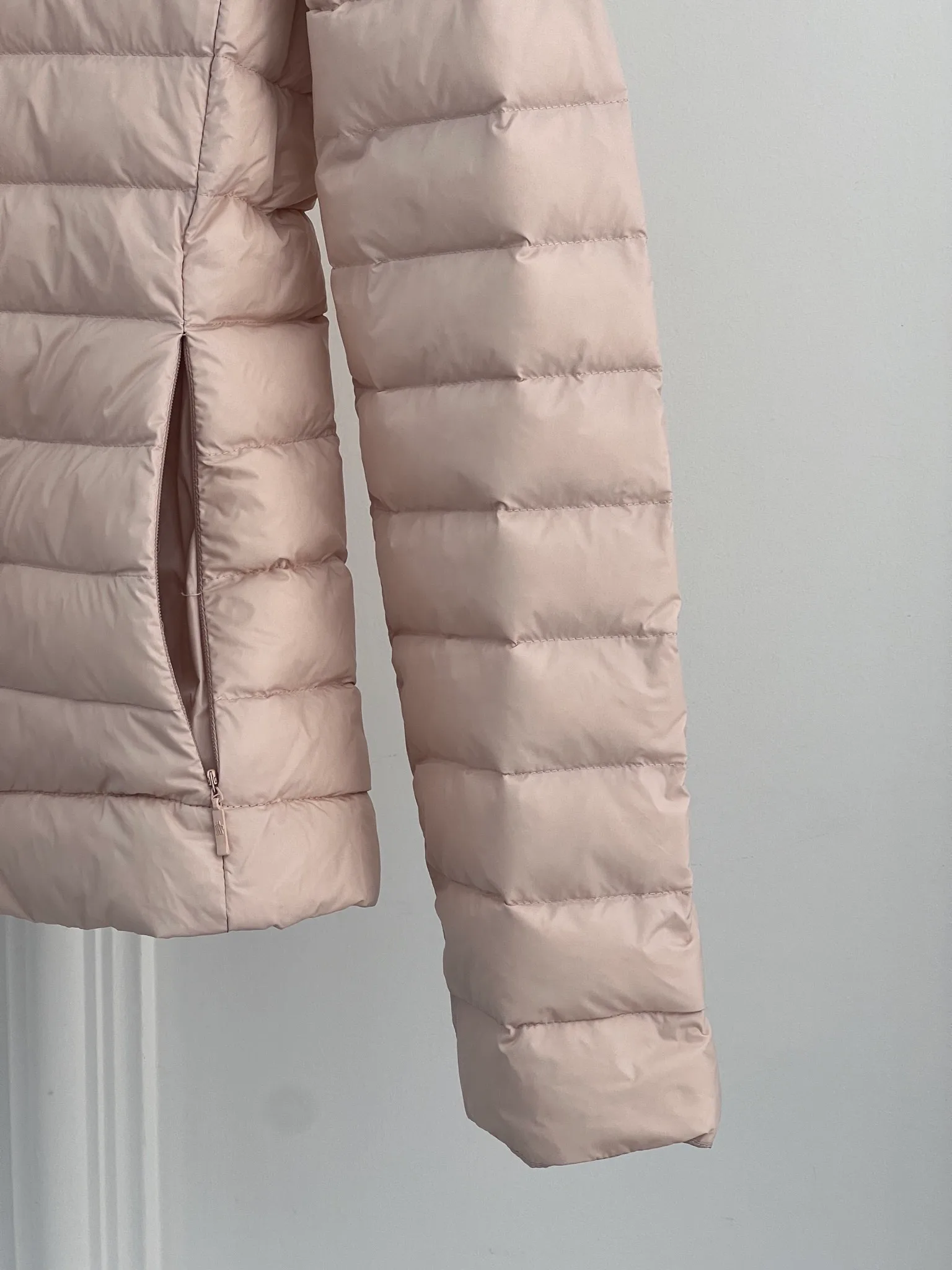 Куртки И Пуховики Женские Moncler 18416163