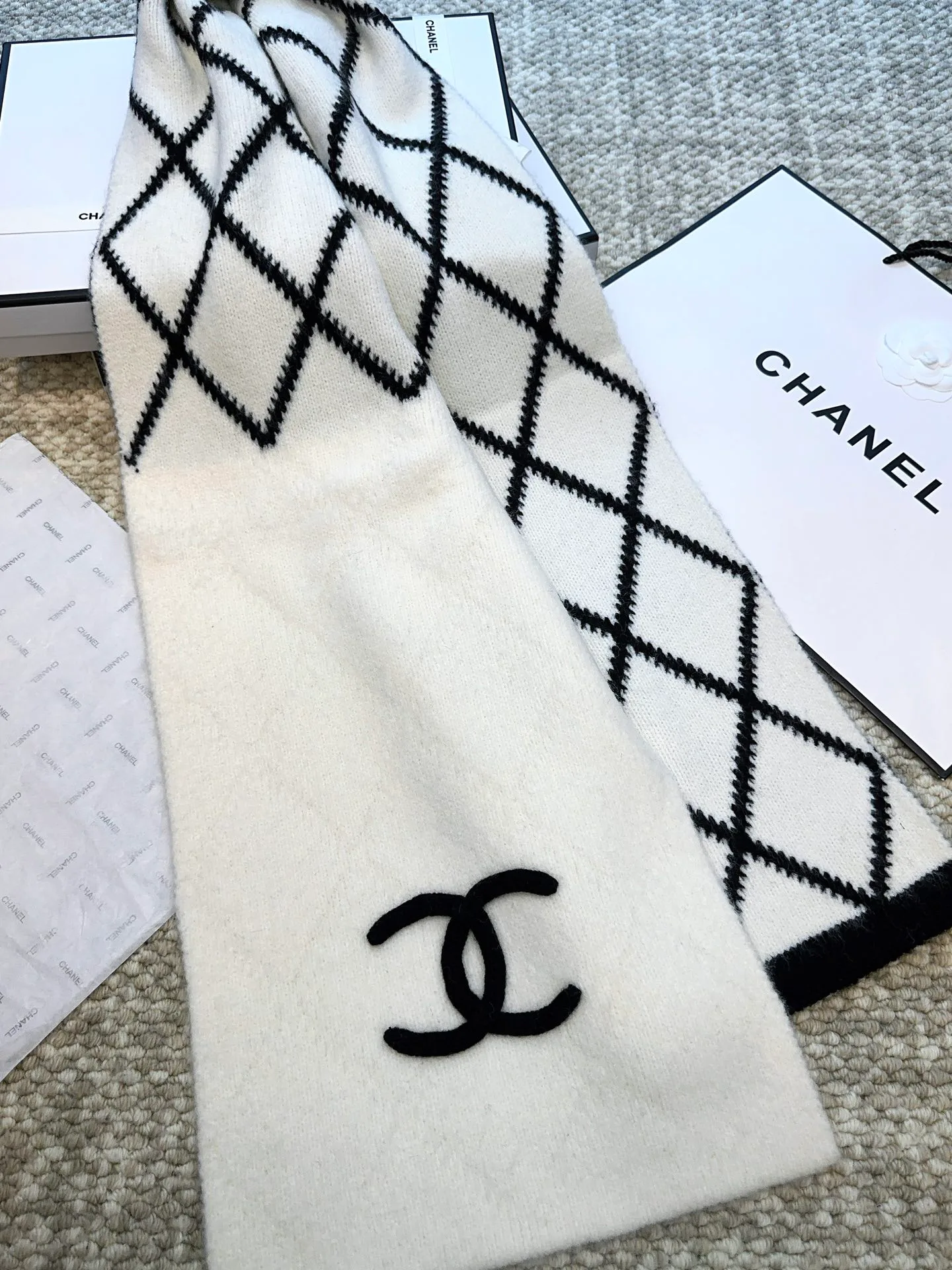 Шарфы Chanel 18105431