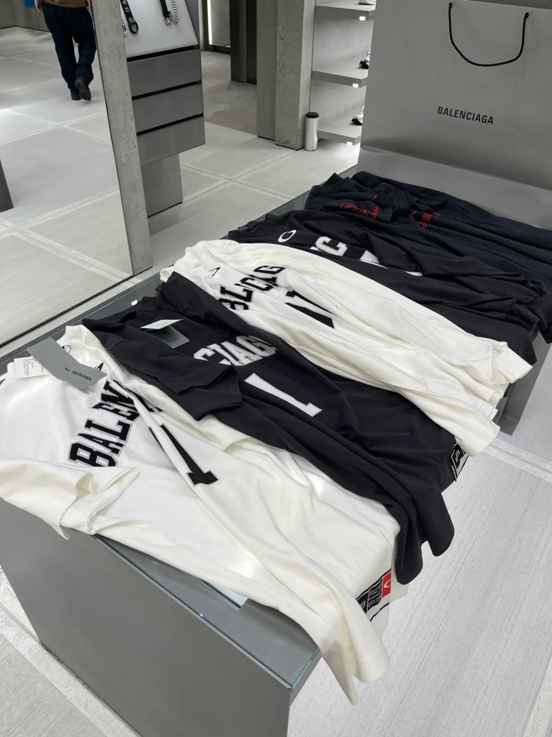 Футболки Женские Balenciaga 84542