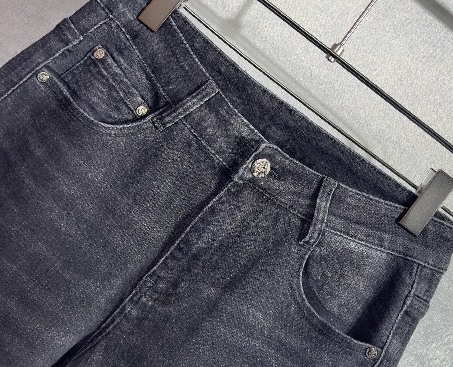 Джинсы Мужские Burberry 18098368
