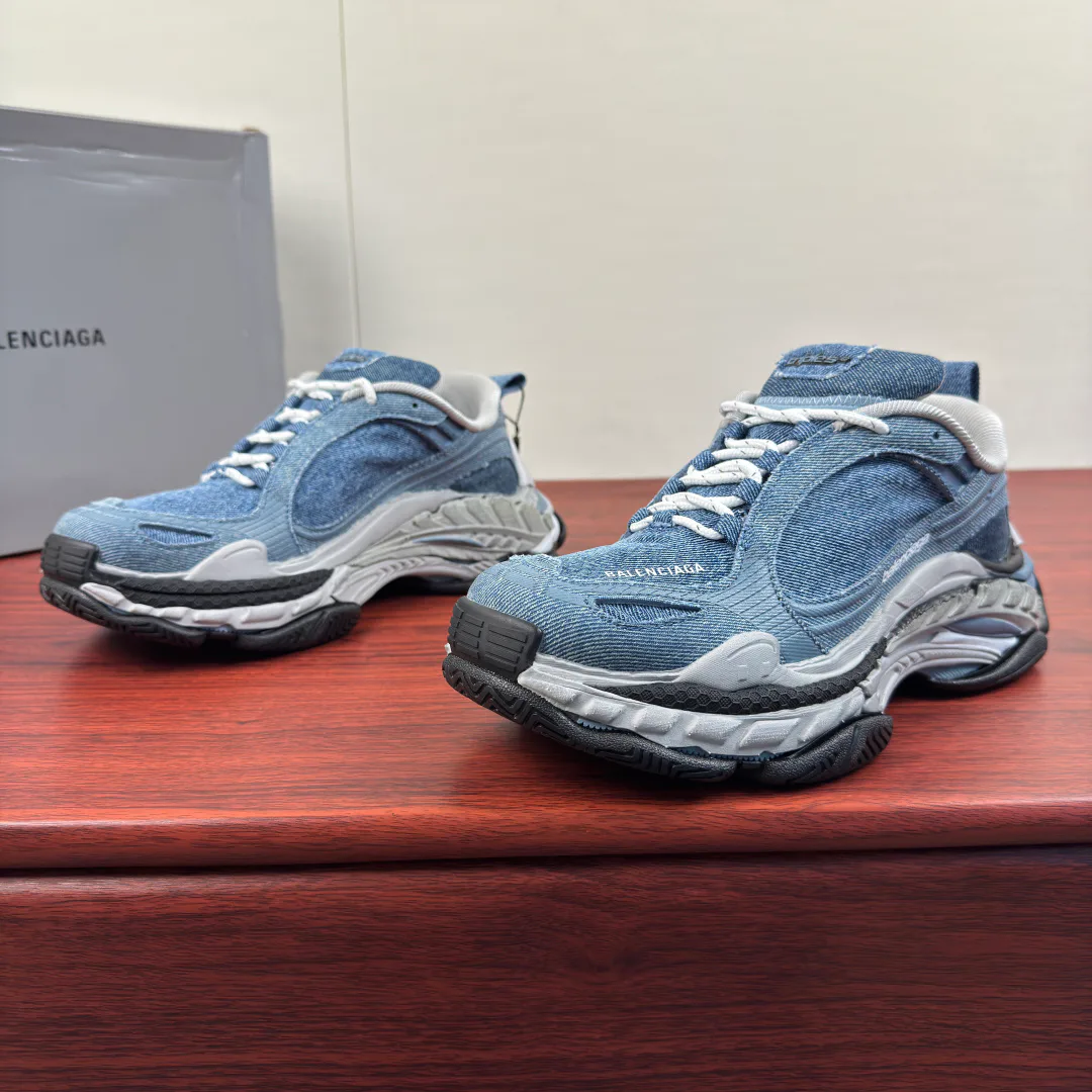 Кроссовки Женские Balenciaga 18230795