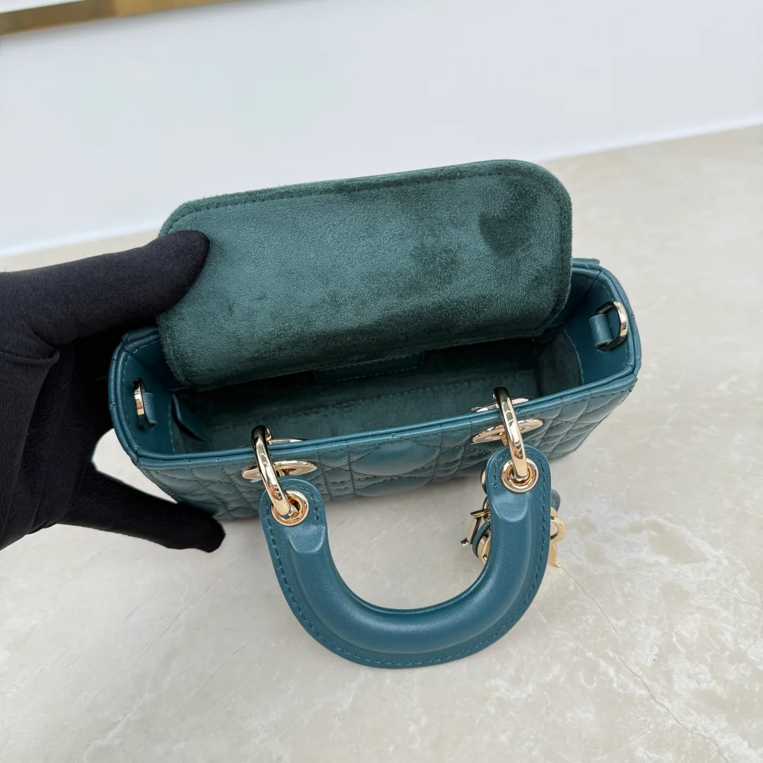 Классические Сумки Женские Christian Dior 18242052