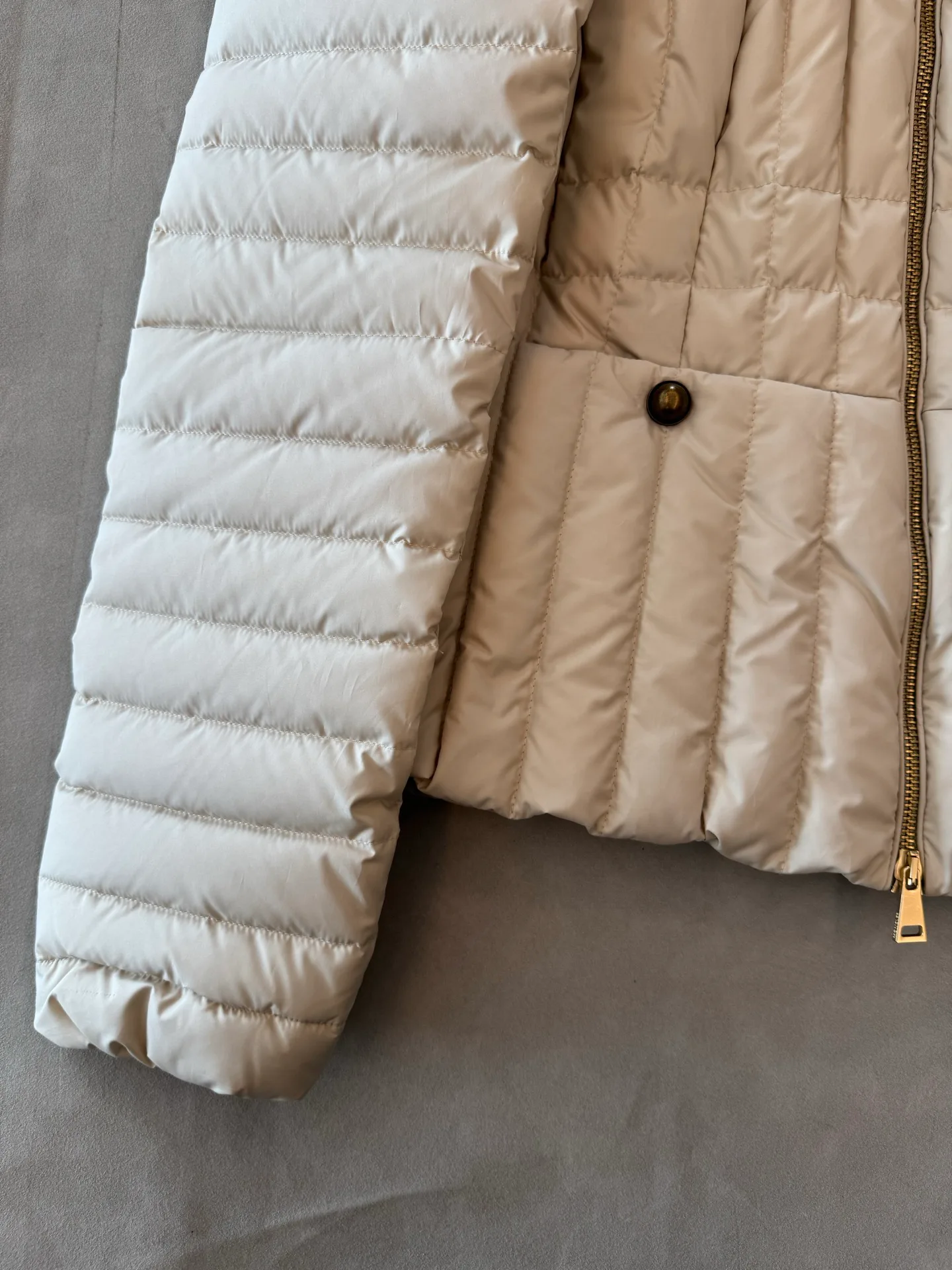 Куртки И Пуховики Женские Moncler 18491949