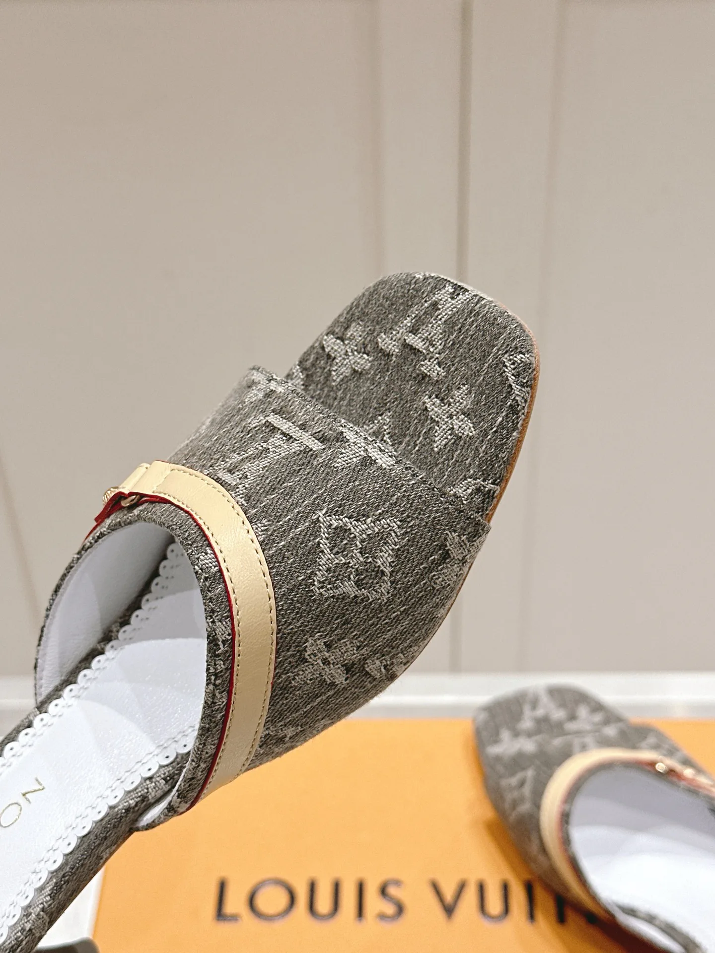 Босоножки Женские Louis Vuitton 35758