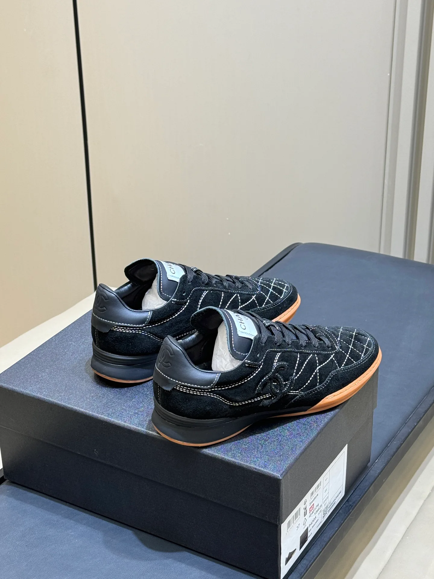 Кроссовки Женские Chanel 12604442