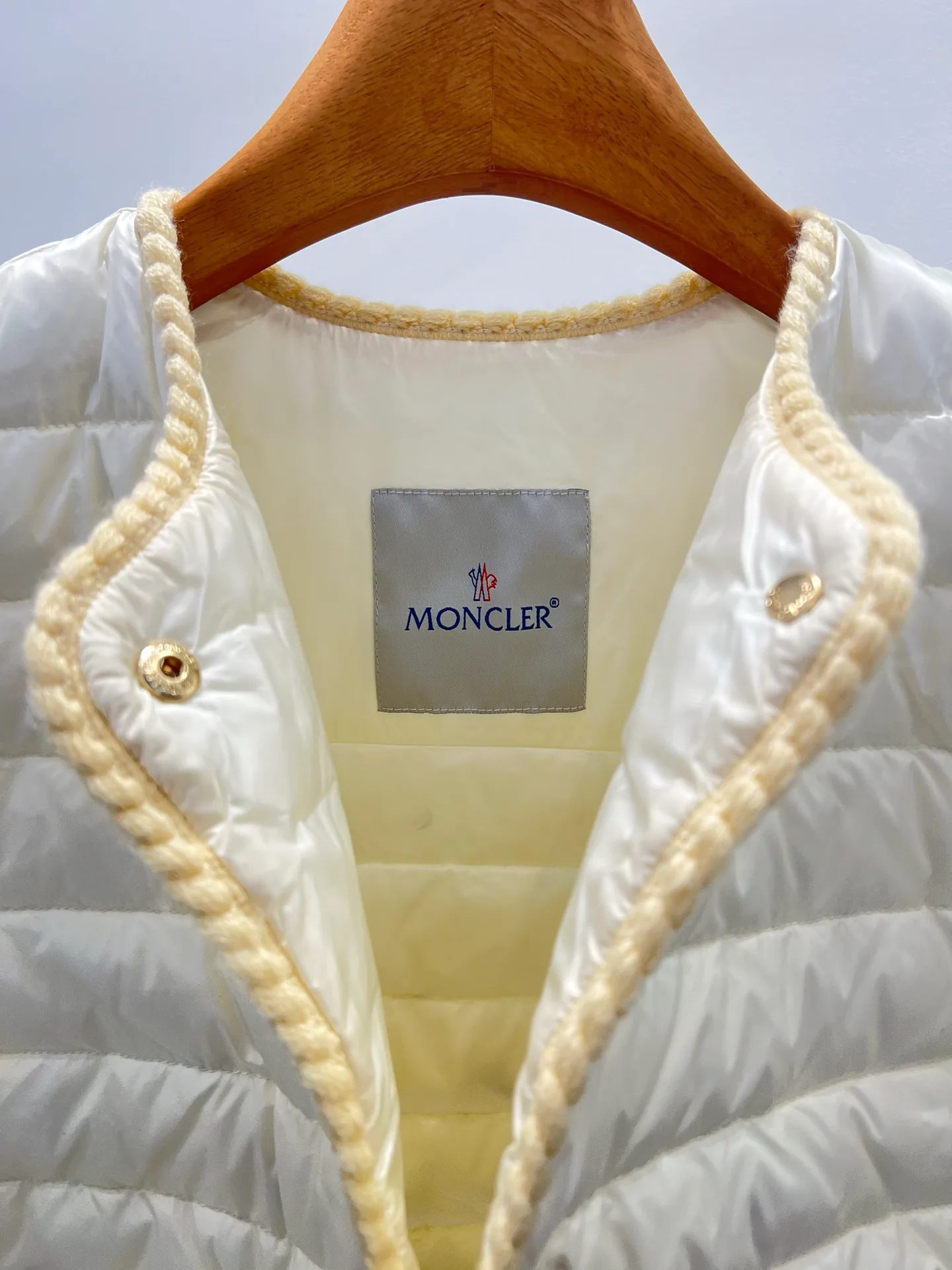 Куртки И Пуховики Женские Moncler 17959344