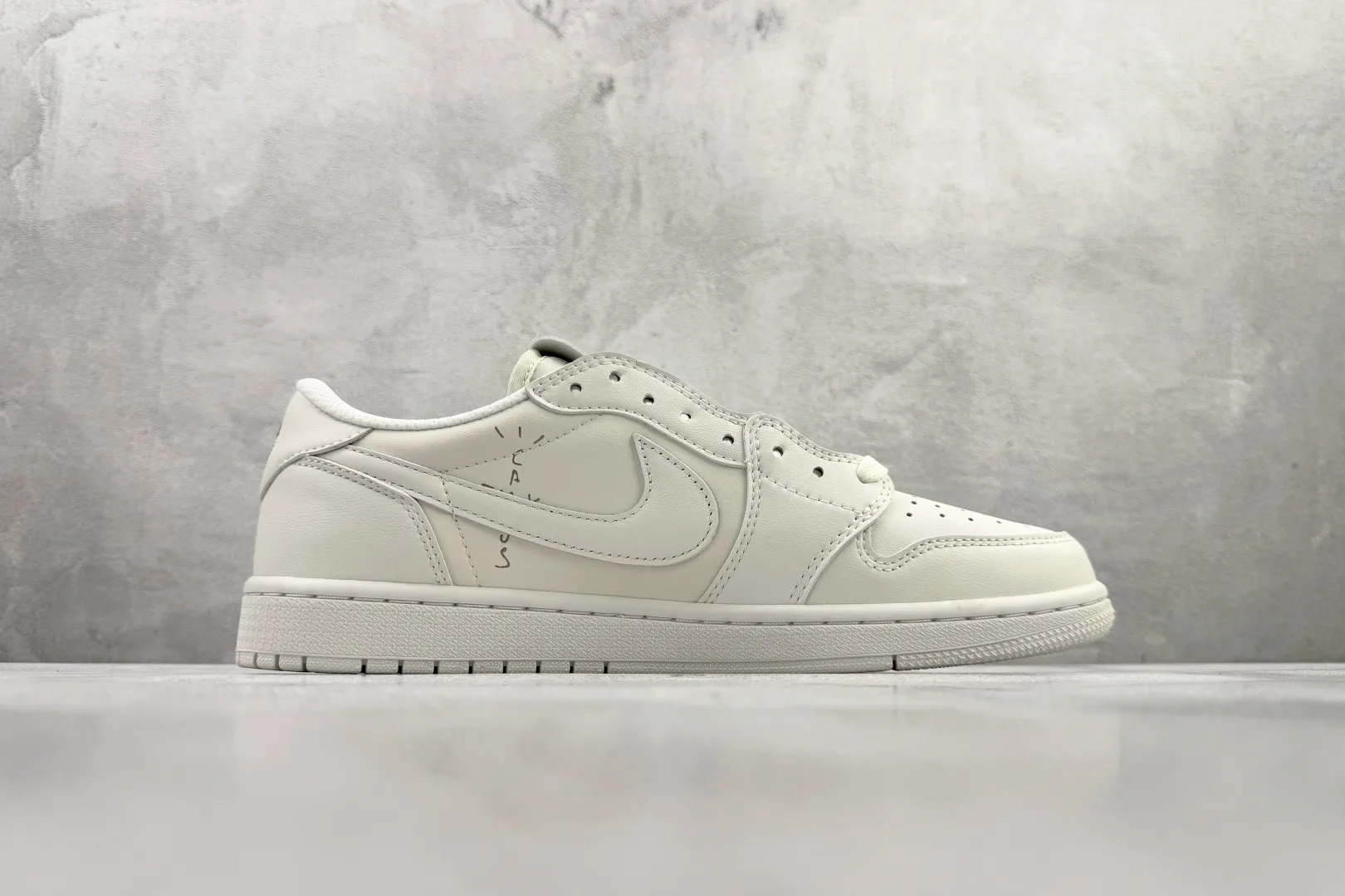 Кроссовки Женские Air Jordan 253743